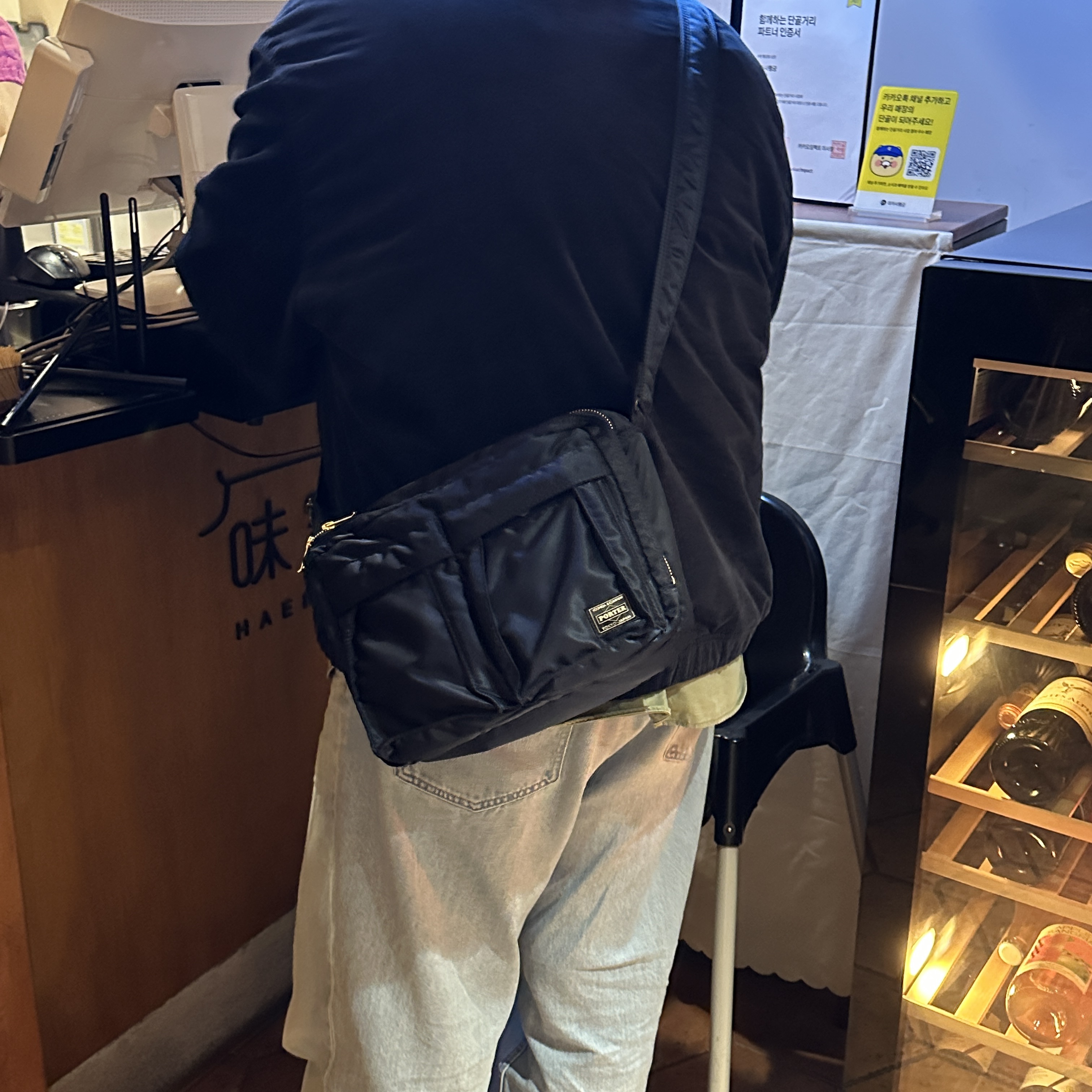 Porter All New Tanker Sling Bag Zip L Iron Blue 착용 스타일