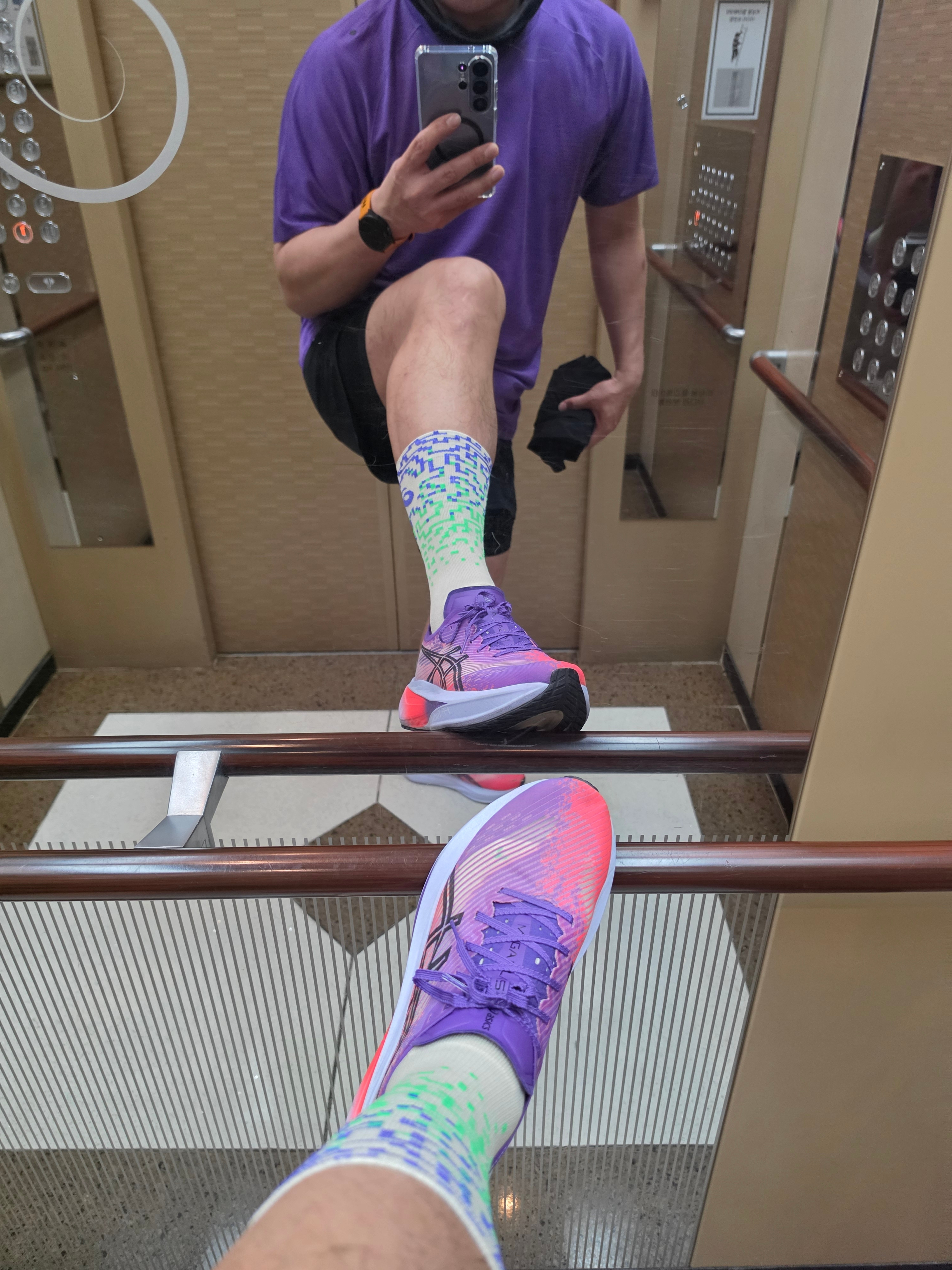 Asics Metarun Short Sleeve Top Edo Purple 착용 스타일 - 3