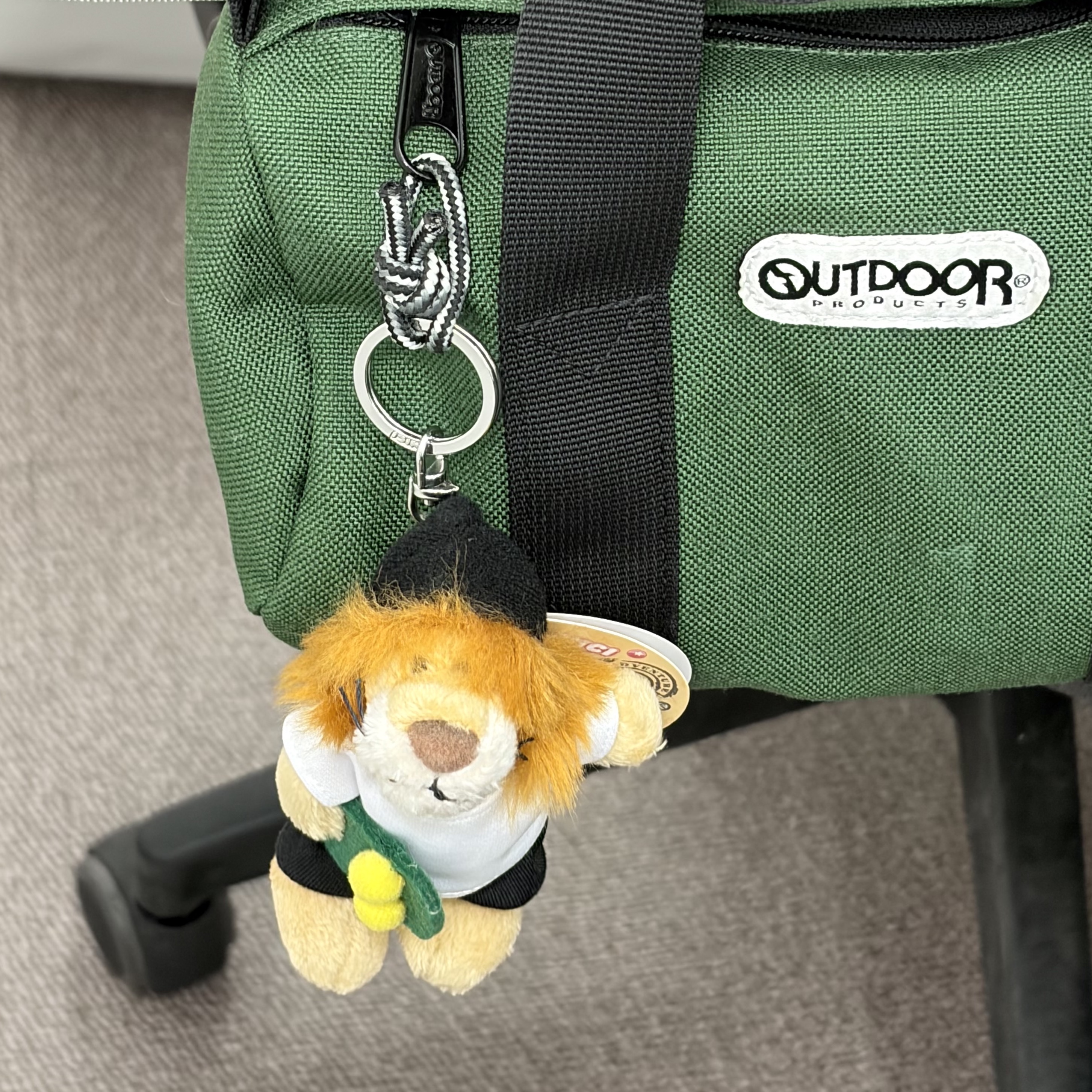 [KREAM 단독] NICI 10cm Lion with Skateboard BB 착용 스타일 - 2