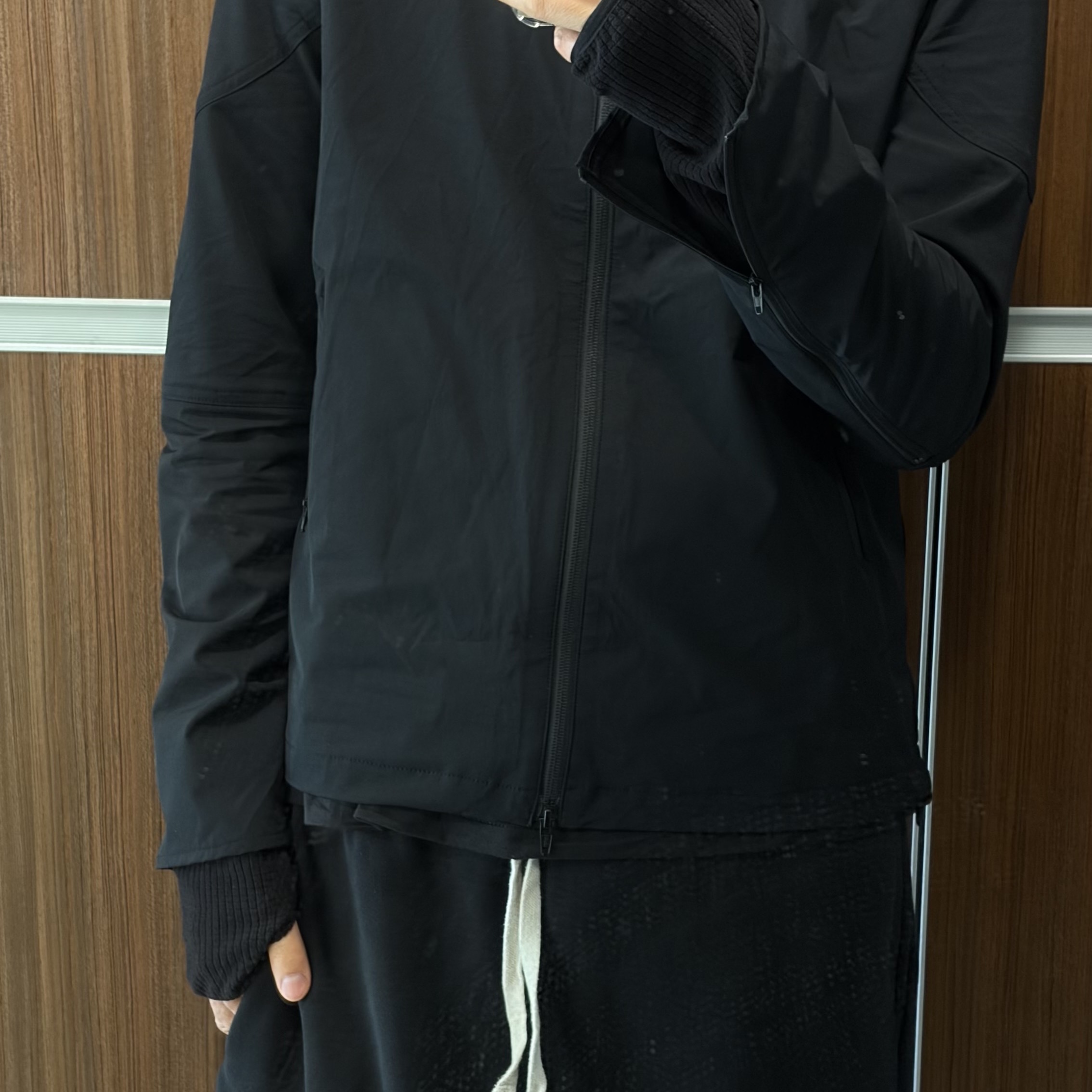 Undermycar Air Nylon Hybrid Jacket Black 착용 스타일 - 2