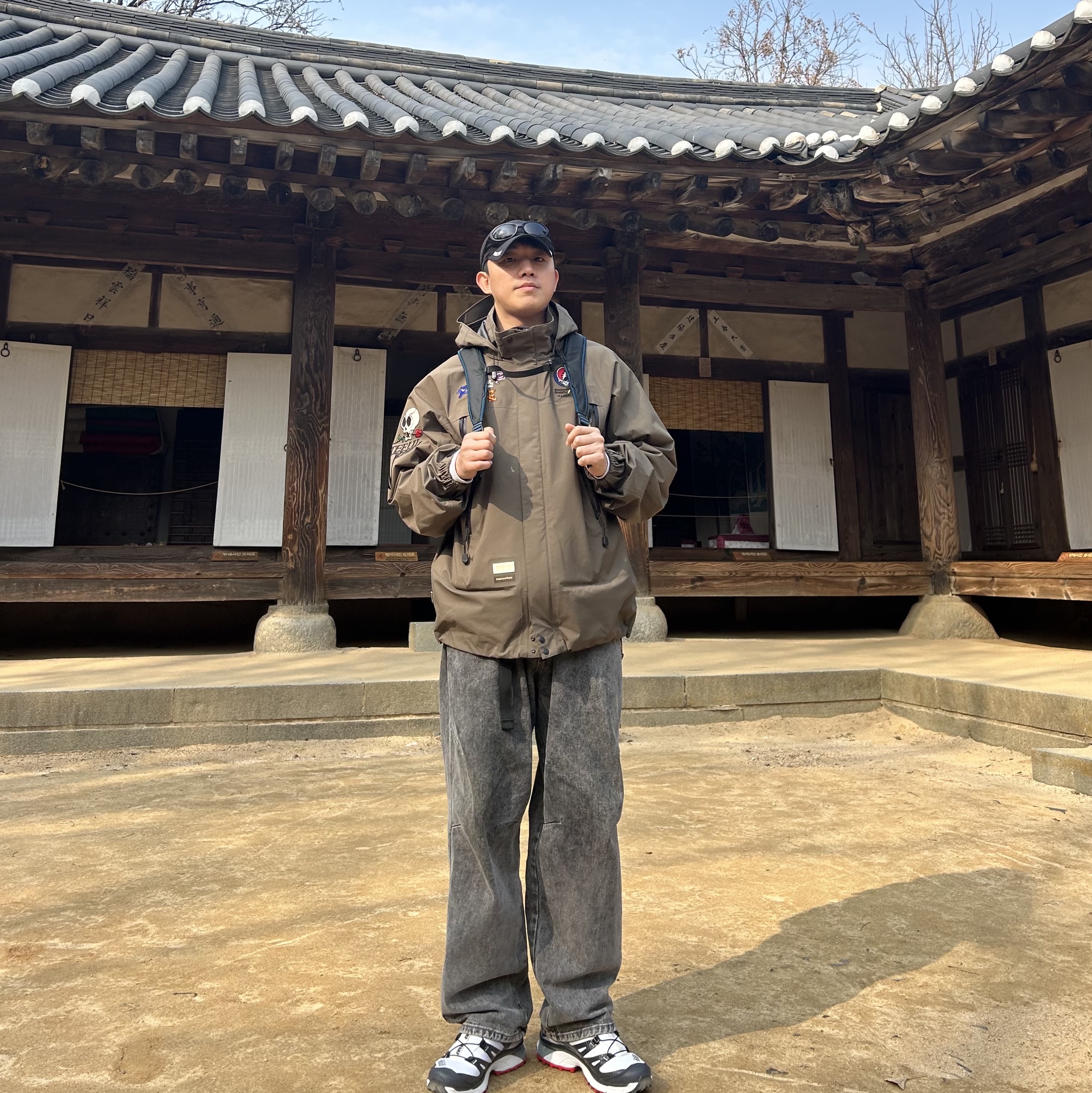 Thisisneverthat x GD Gore-Tex Windstopper 3L Iconography Jacket Mud, IAB Studio x Stranger Things HFC Crewneck Gray 착용 스타일 - 3