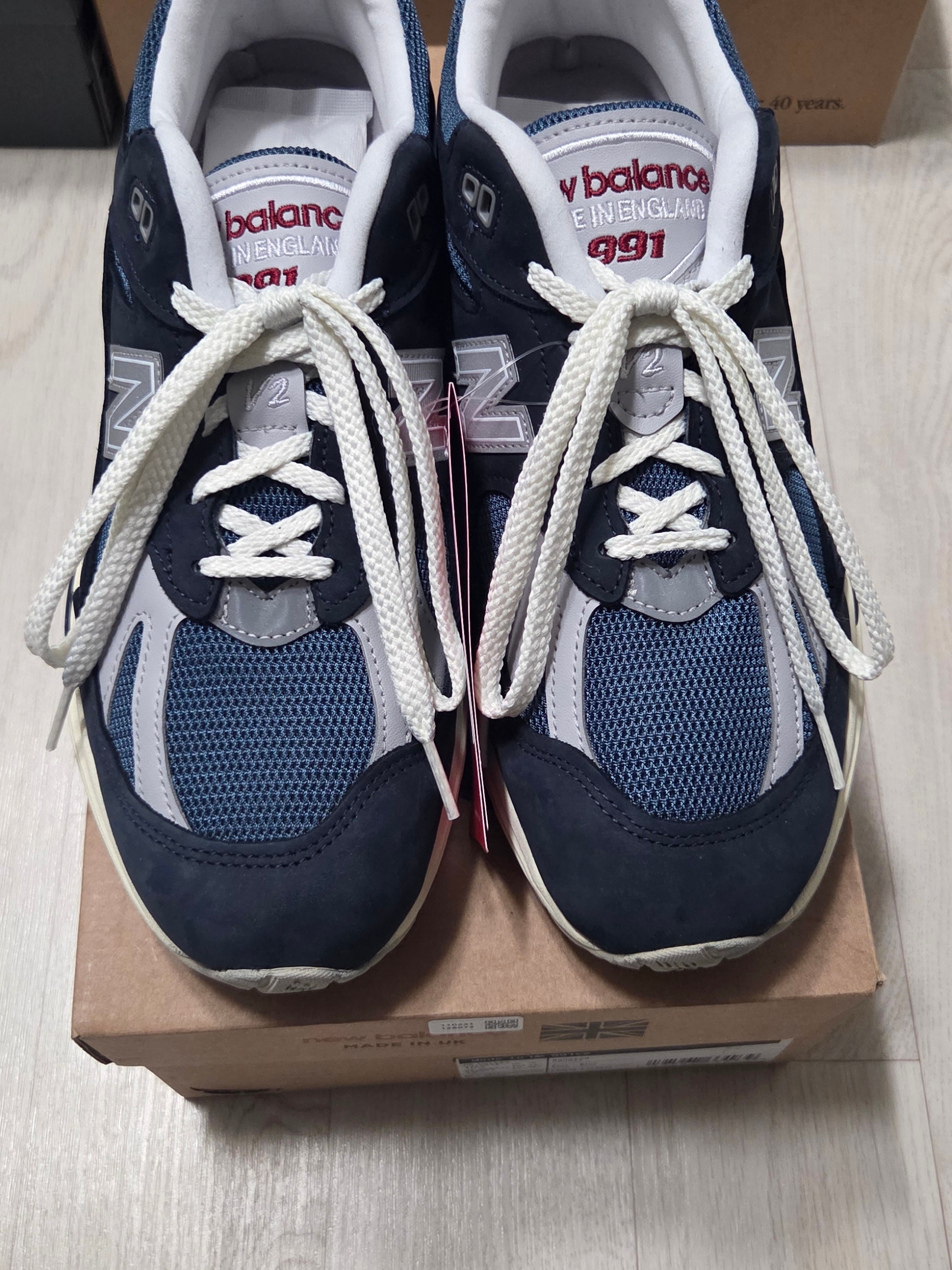 New Balance 991v2 Made in UK Total Eclipse Indian Teal, New Balance 2002R Premium Vintage Grey 착용 스타일 - 10
