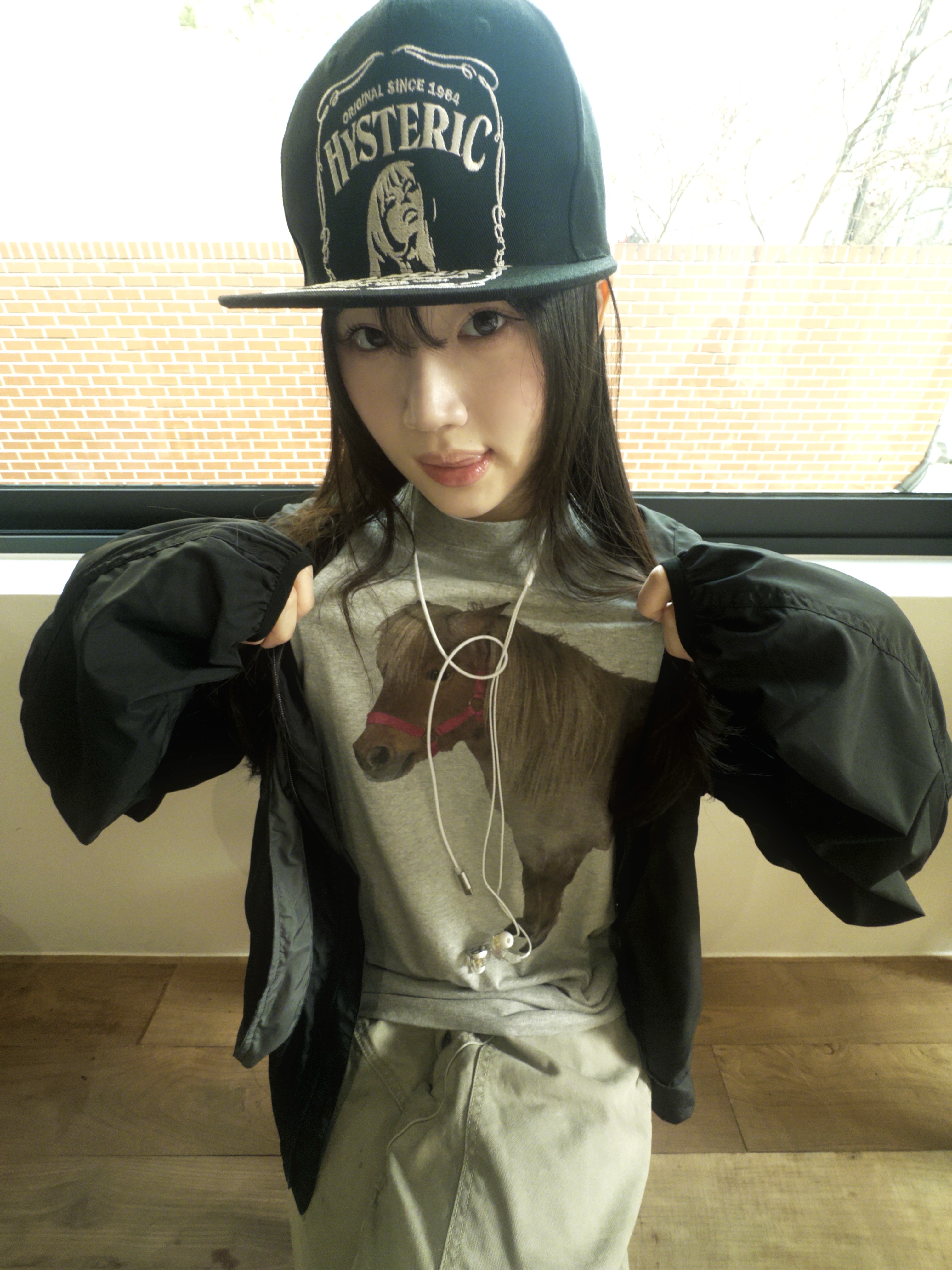 Hysteric Glamour HYS Whisky Embroidery Cap Black 착용 스타일