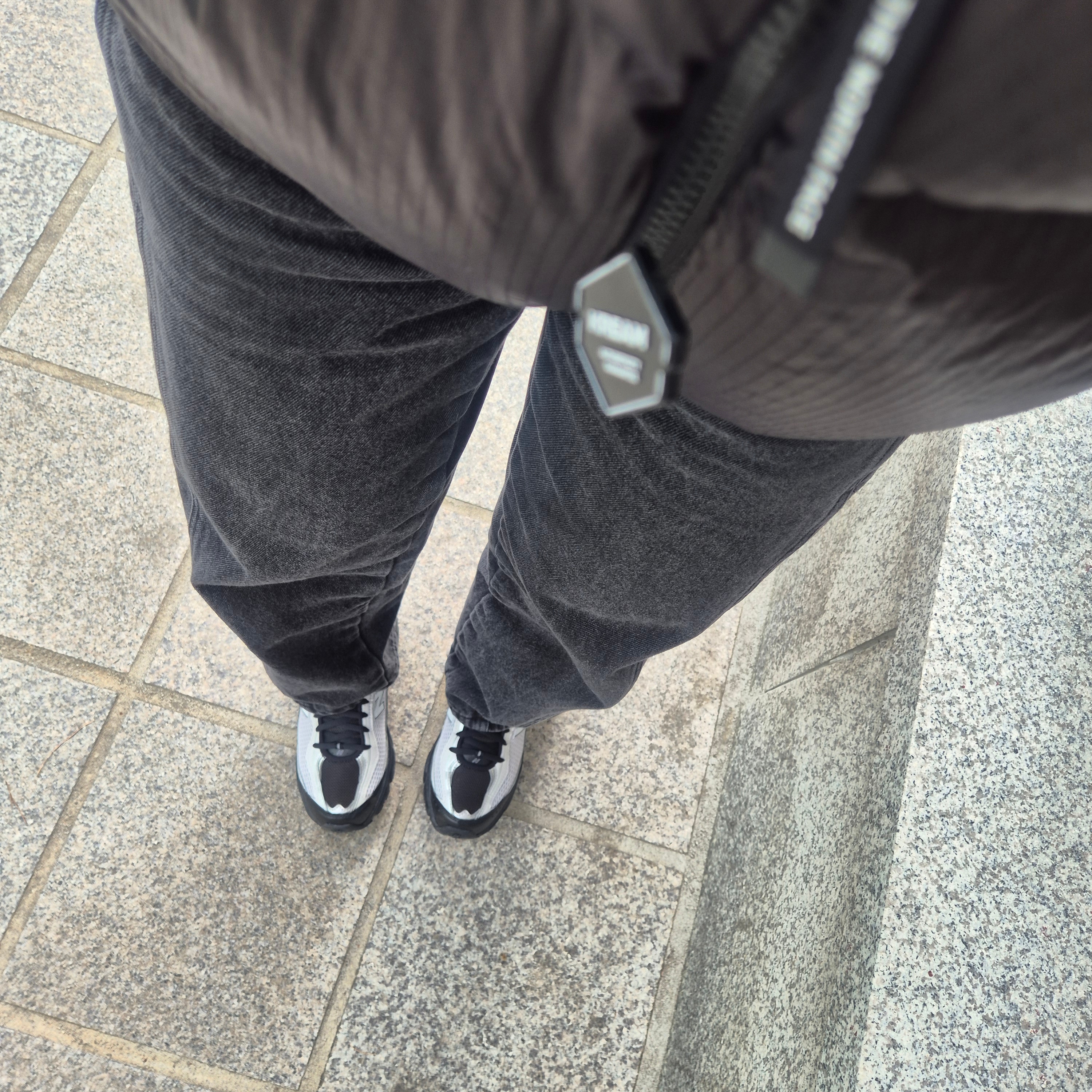 New Balance 509 Black Gray 착용 스타일 - 2