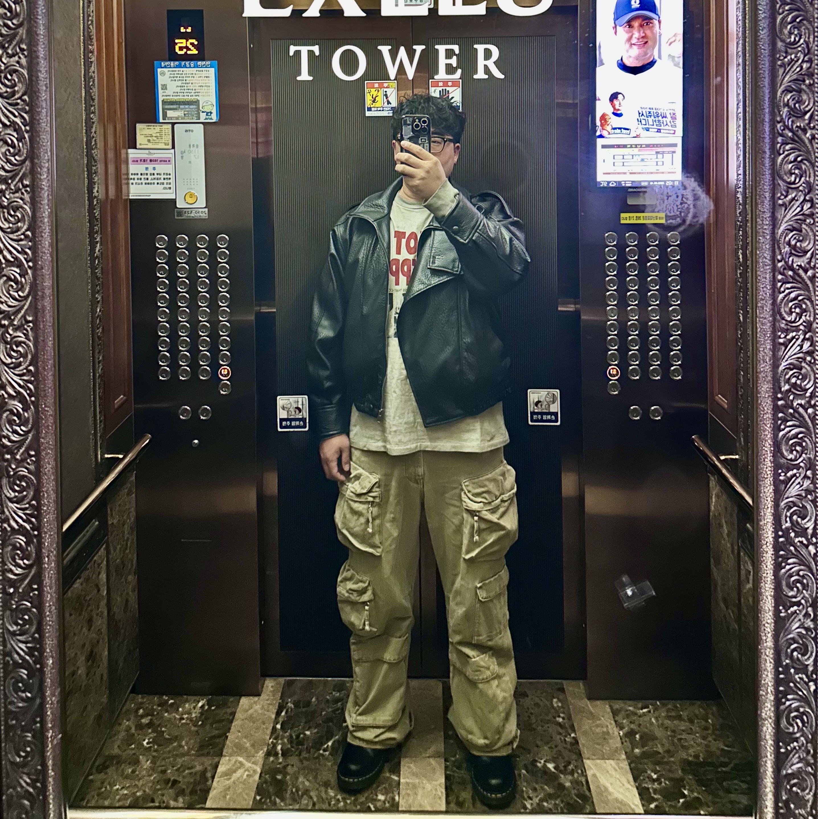 Zara Faux Leather Jacket Black, Zara Utility Pocket Pants Light Sand 착용 스타일 - 2