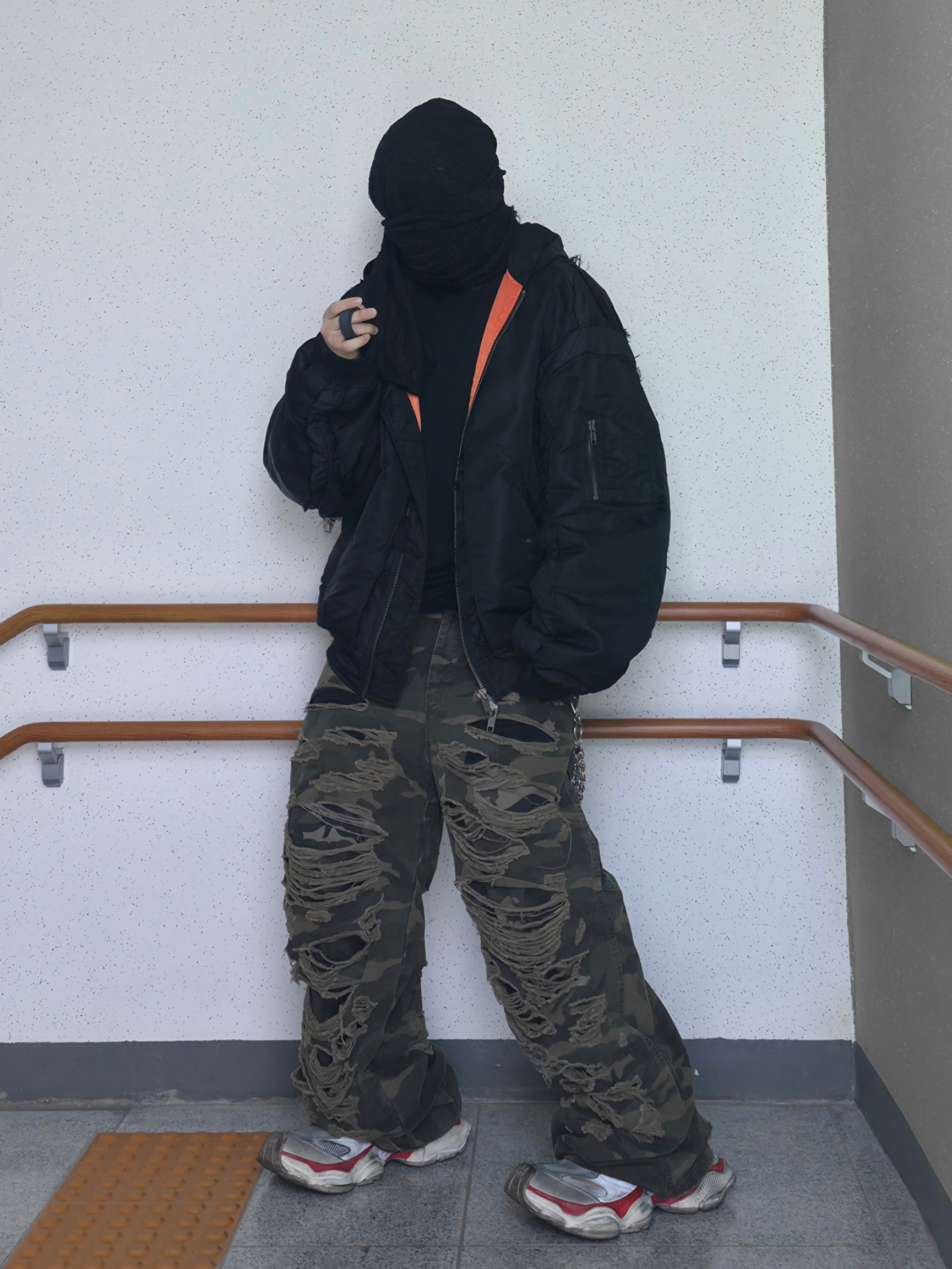 emostanceclub Double Layered Distressed Camo Pants Woodland Camo, Project G/R Reworked Hooded Bomber Jacket Black 착용 스타일 - 2