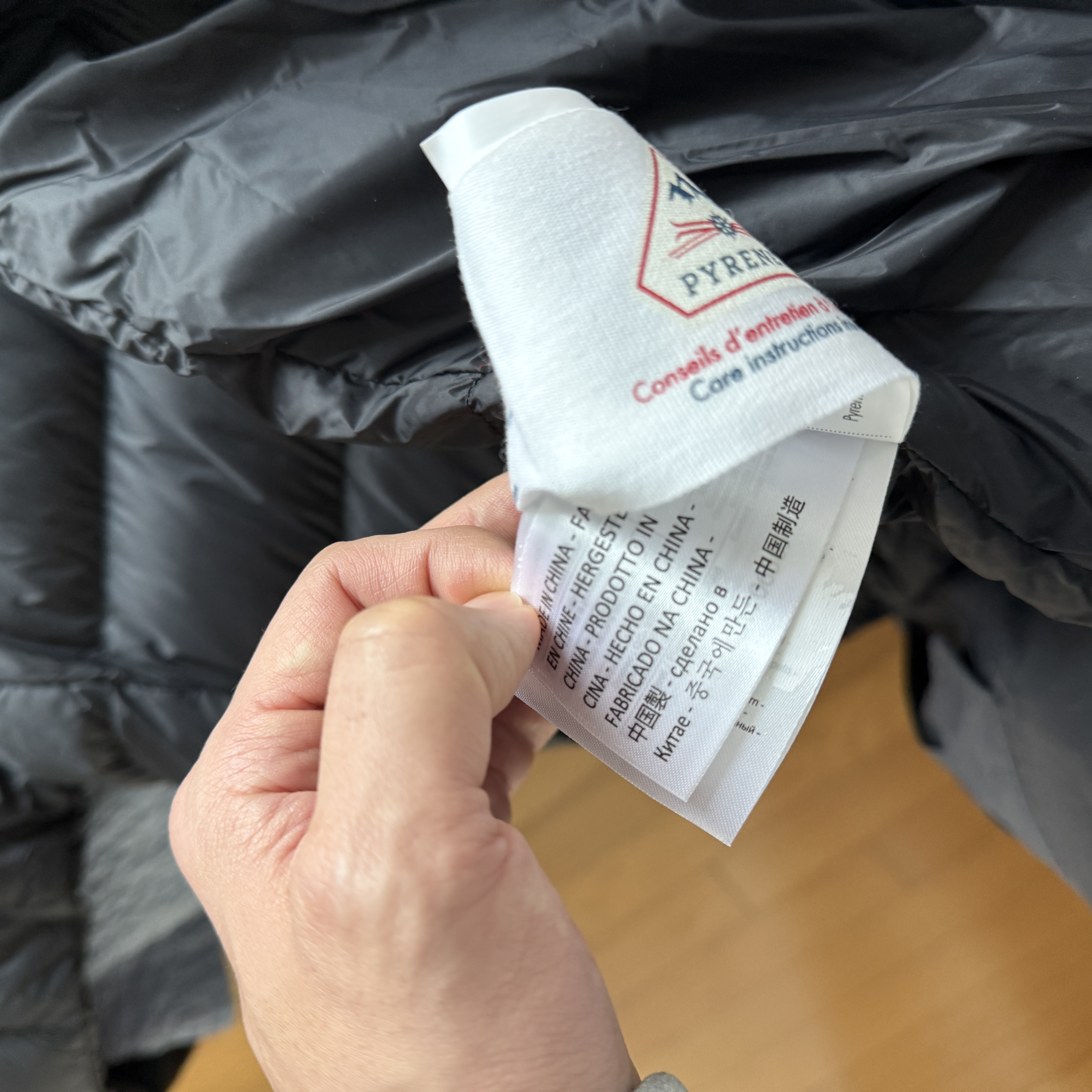 Pyrenex Arial Hooded Down Jacket Black 착용 스타일 - 5