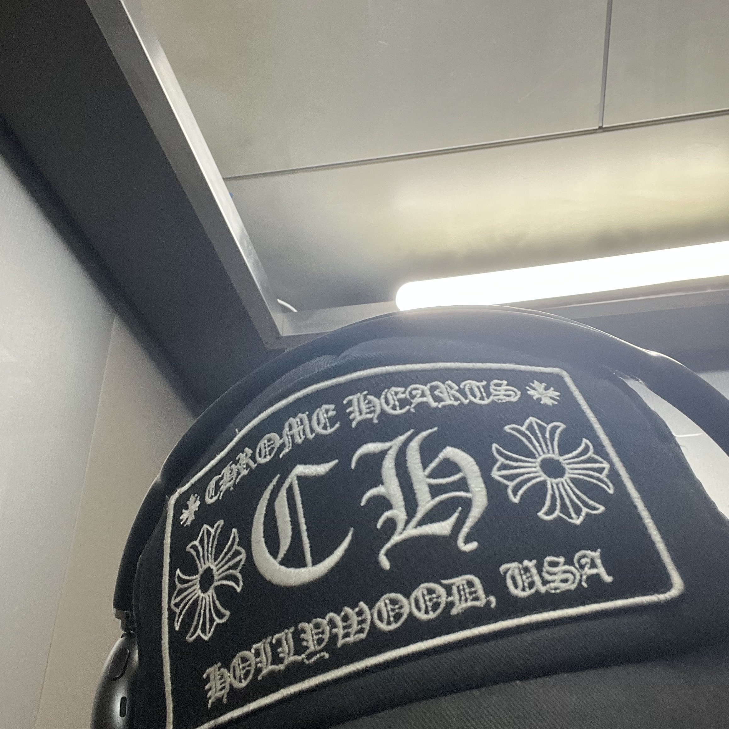 Chrome Hearts CH Hollywood Trucker Hat Black Camo 착용 스타일