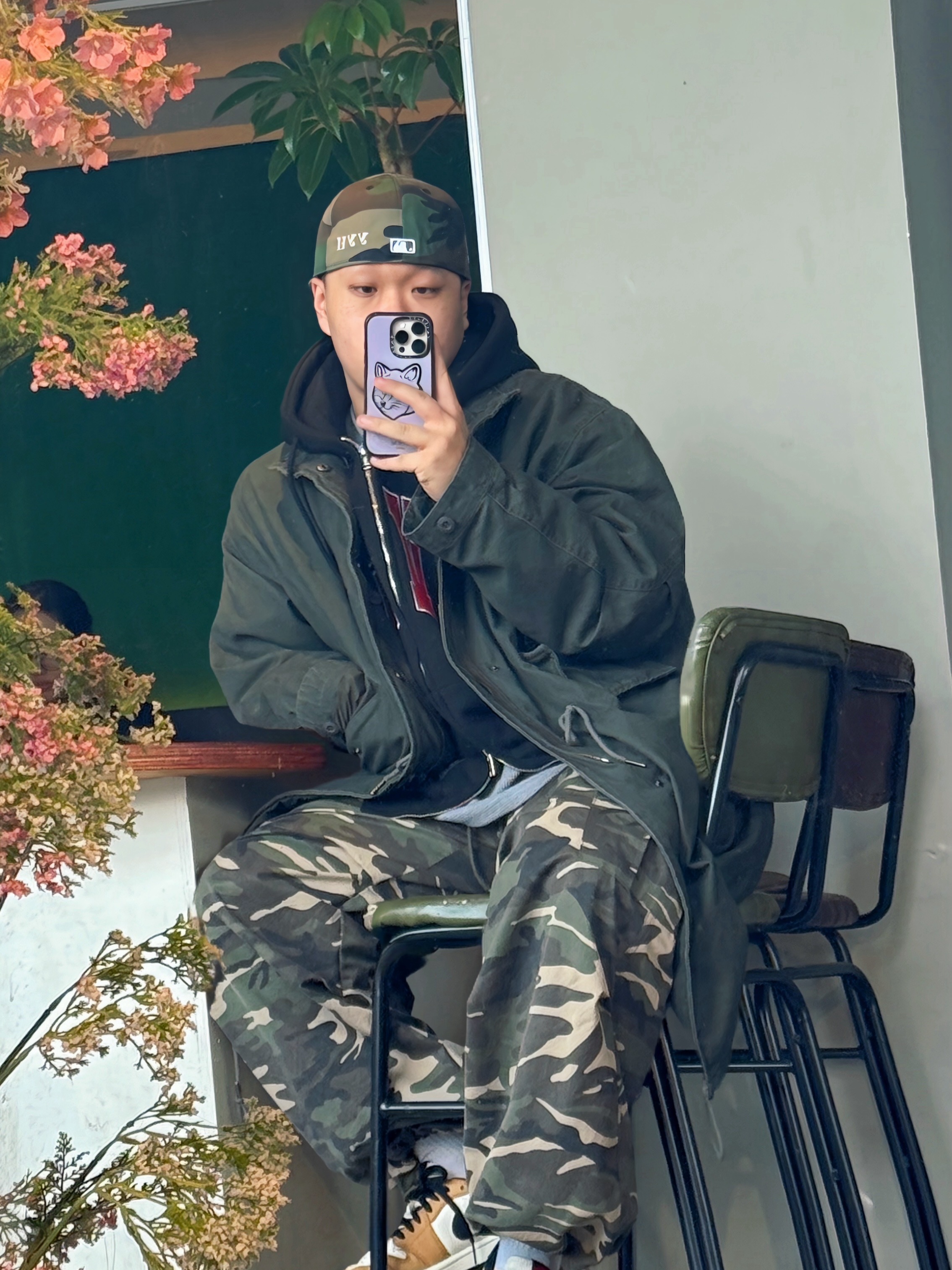 New Era MLB LA Dodgers Basic Fitted Cap Woodland Camo 착용 스타일