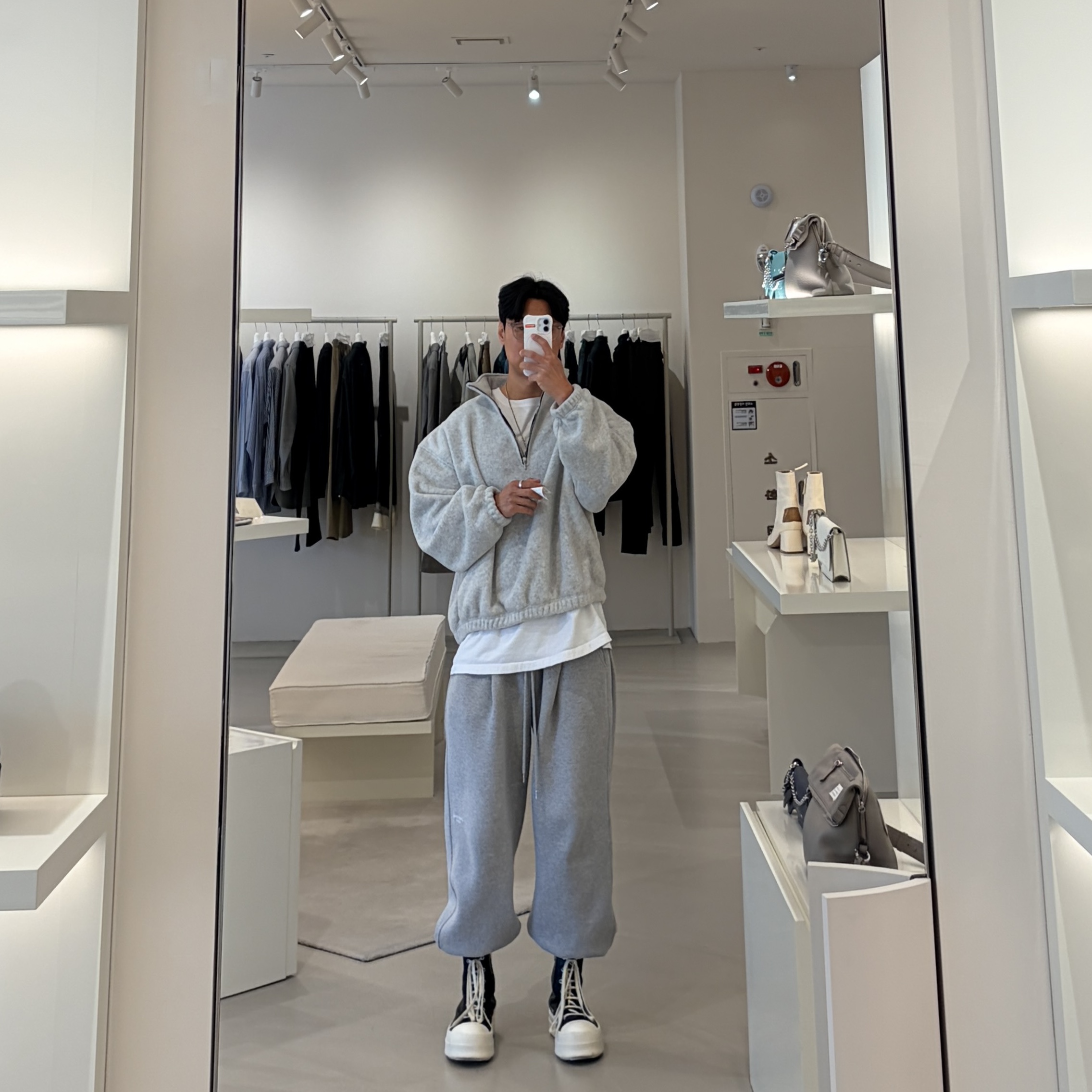 Nonnod Half Zip Fleece Cloud White, Rick Owens Mega Bumper Sneakers Black Milk 착용 스타일