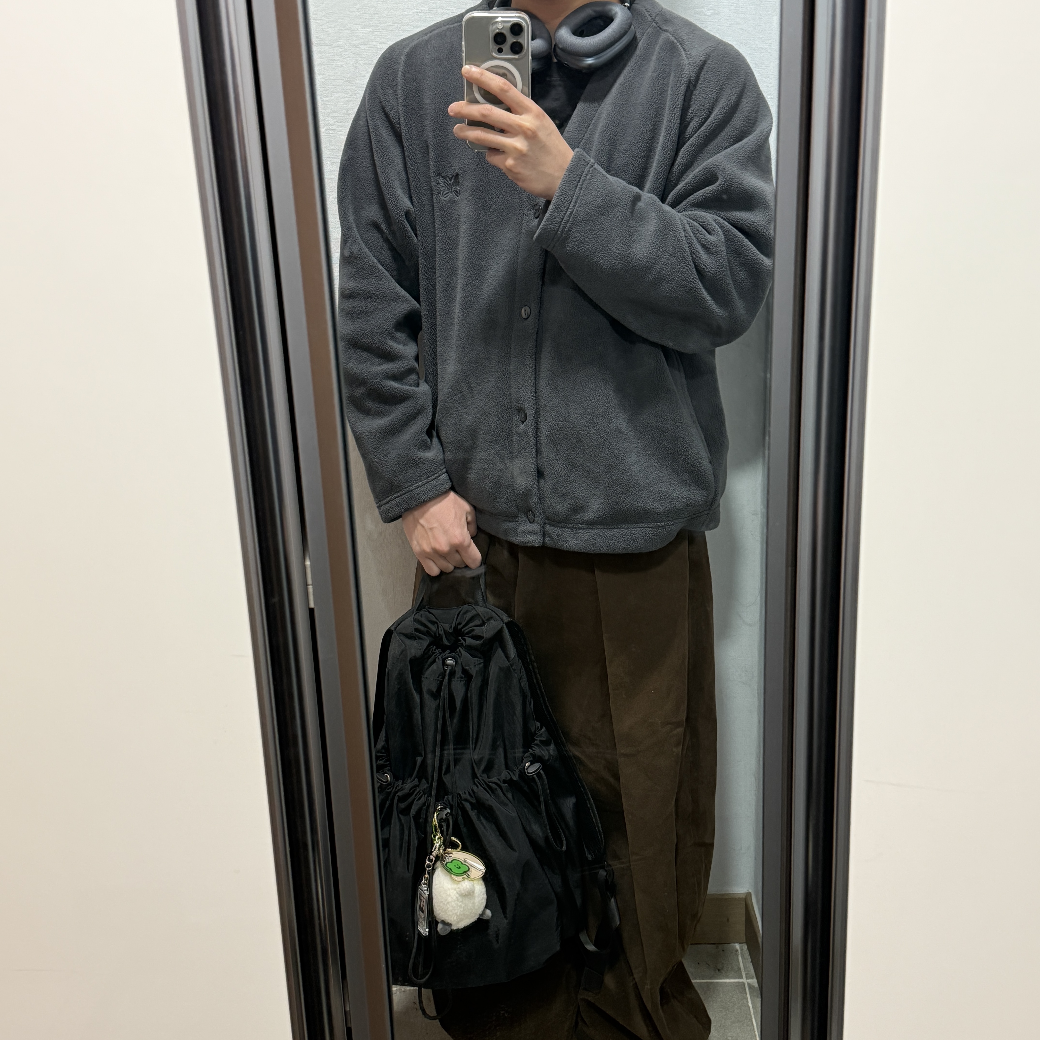Uniqlo x Needles Fleece Oversized Cardigan Dark Gray - KR, Nike Air Force 1 '07 WB Flax 착용 스타일 - 2
