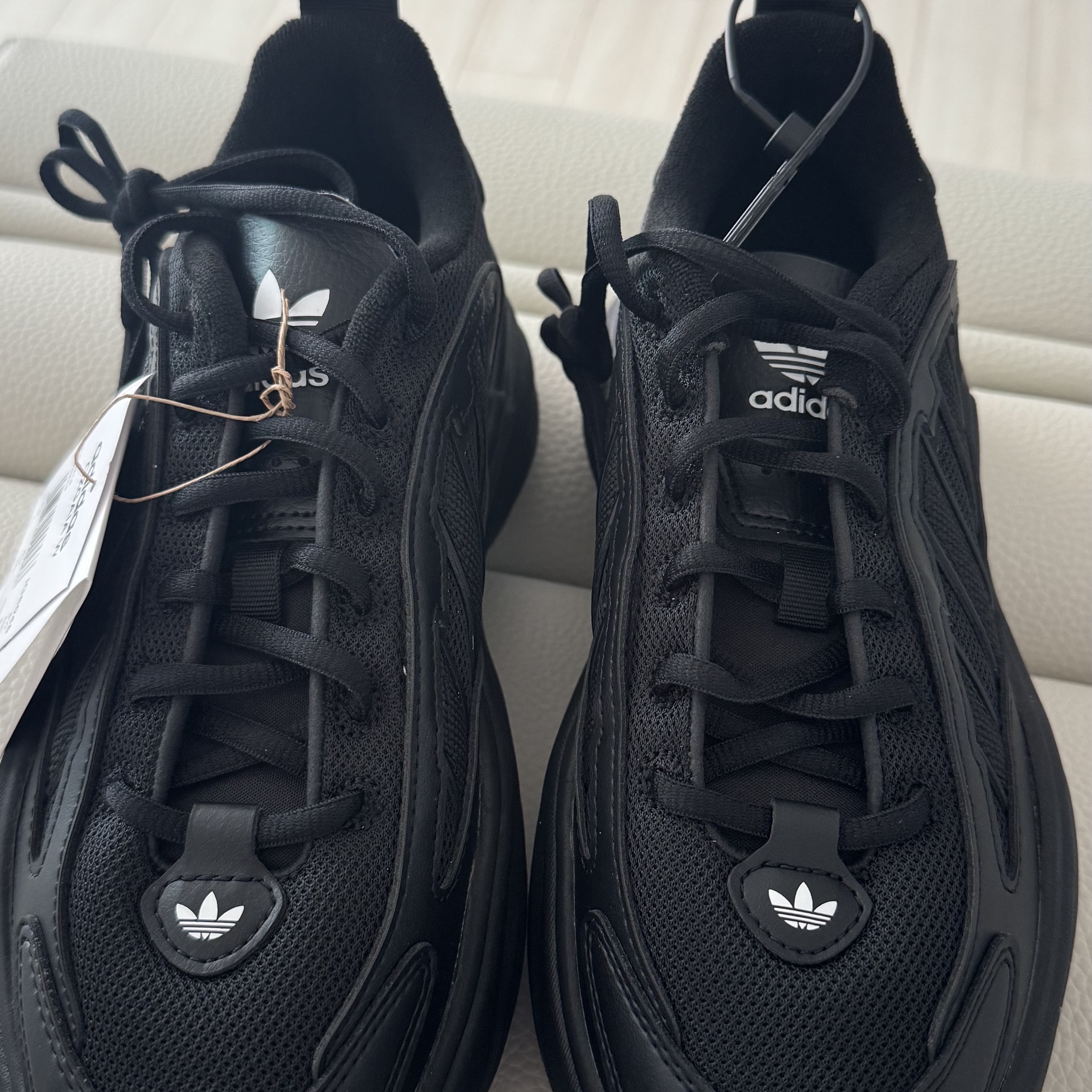 (W) Adidas Ozgaia Core Black 착용 스타일