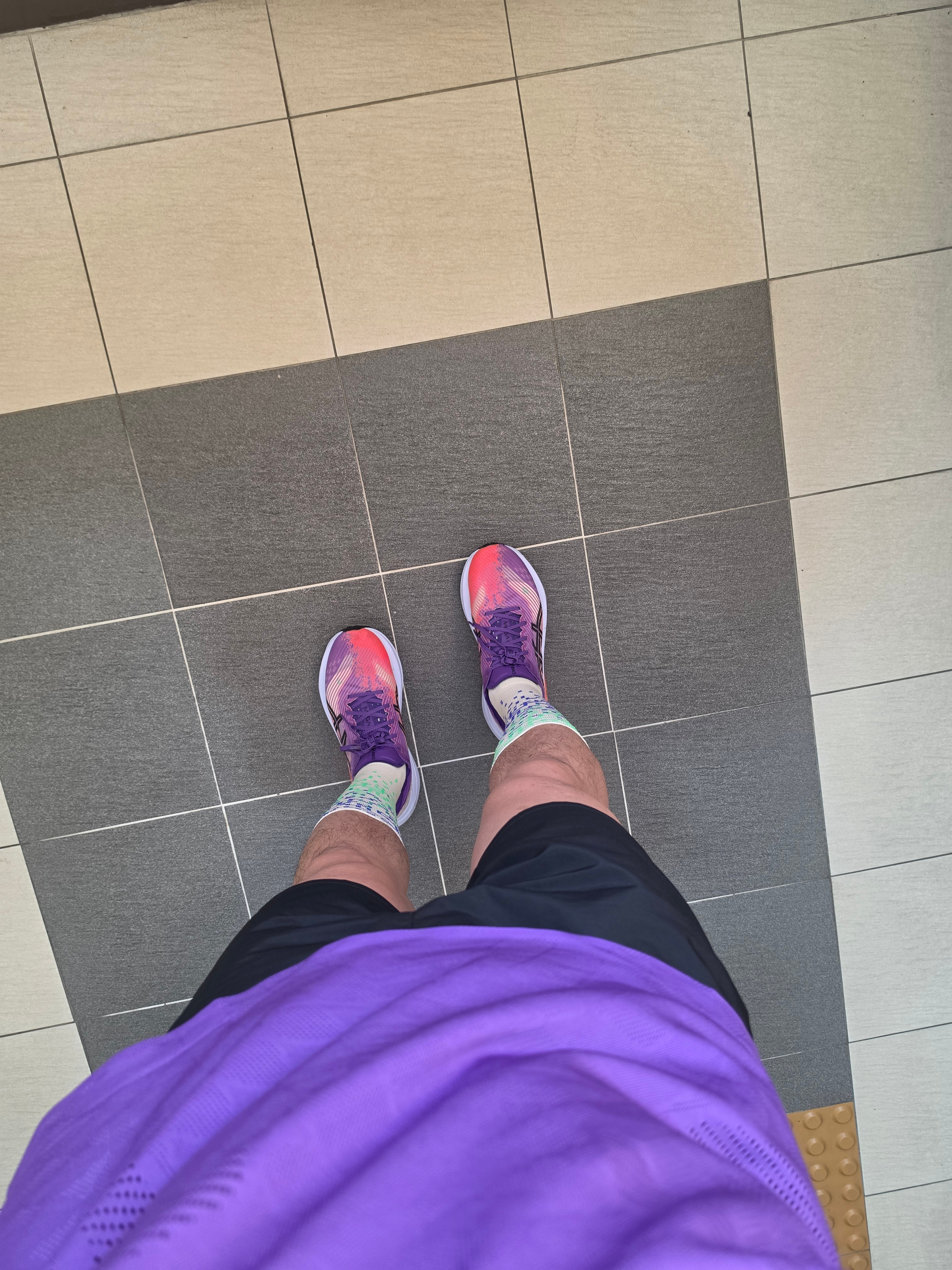 Asics Metarun Short Sleeve Top Edo Purple 착용 스타일 - 1