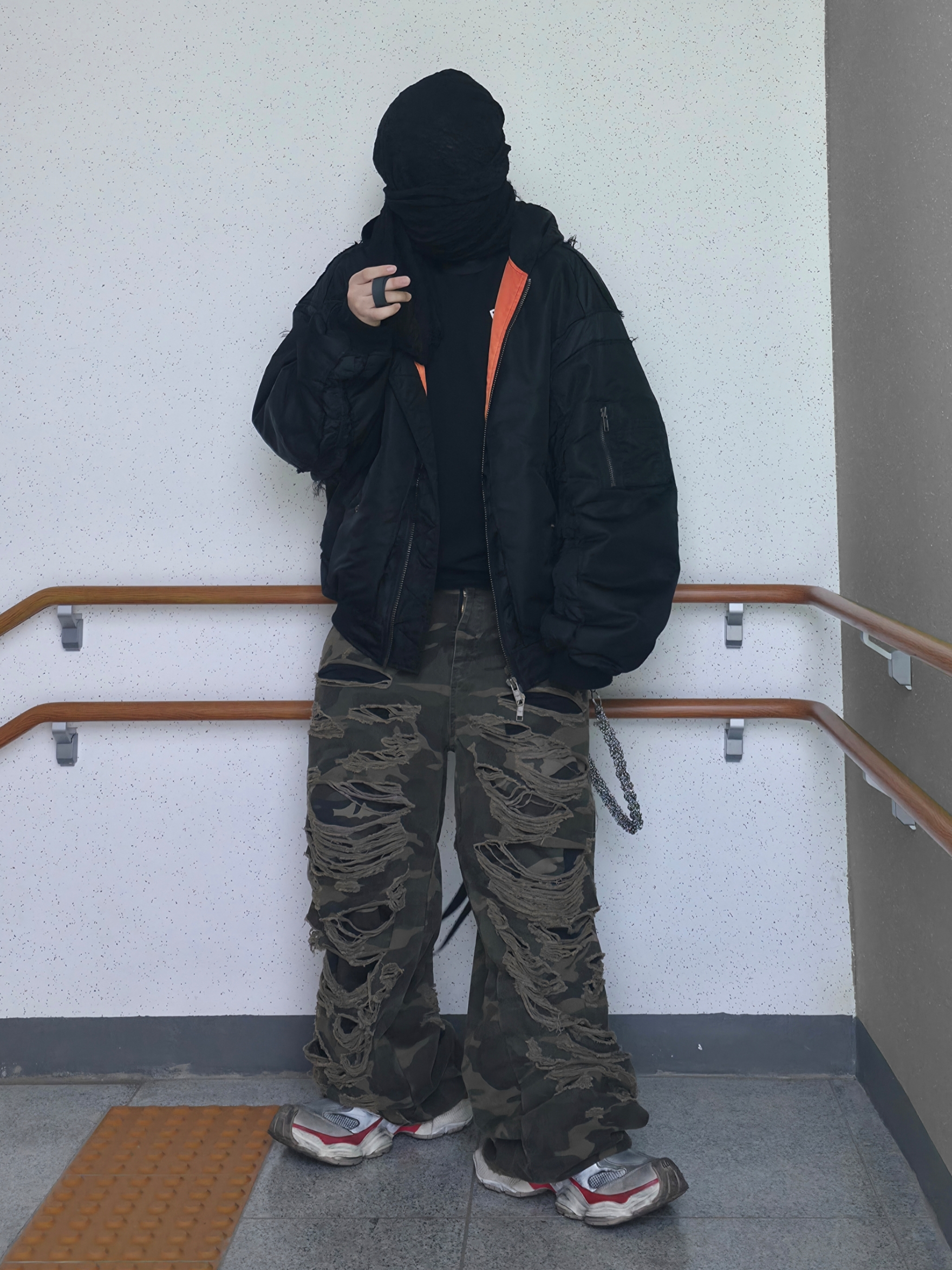 emostanceclub Double Layered Distressed Camo Pants Woodland Camo, Project G/R Reworked Hooded Bomber Jacket Black 착용 스타일 - 1
