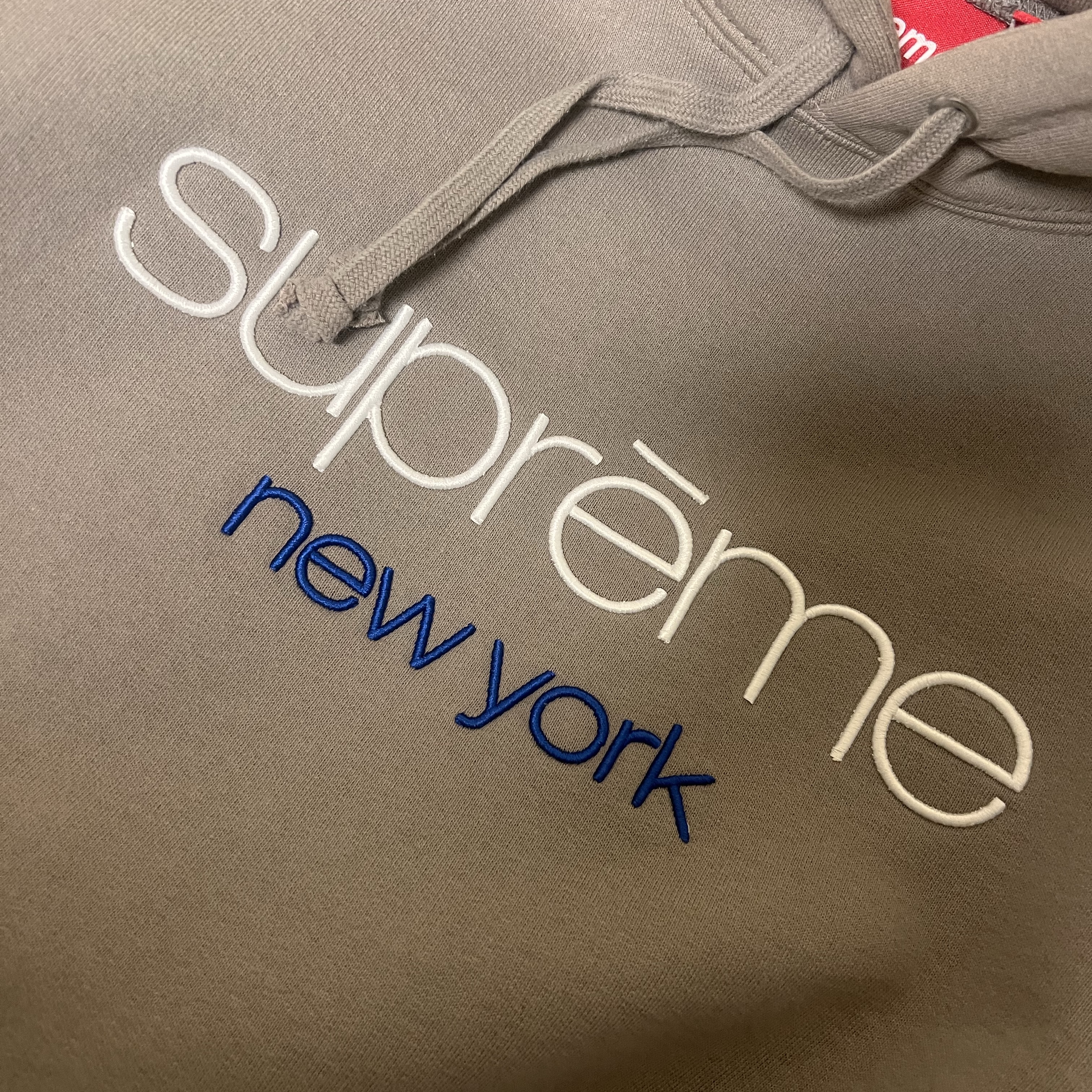 Supreme Classic Logo Hooded Sweatshirt Taupe - 26SS 착용 스타일 - 1