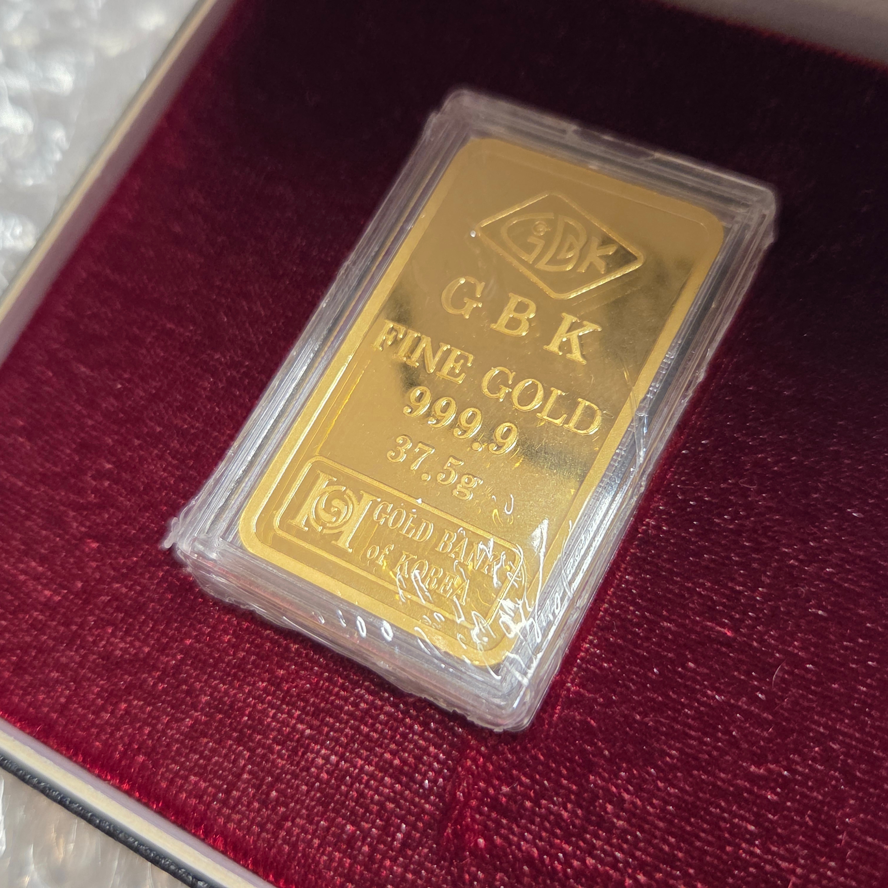 Gold The Three Major Hallmarks Gold Bar 37.5g (Random Design) 착용 스타일