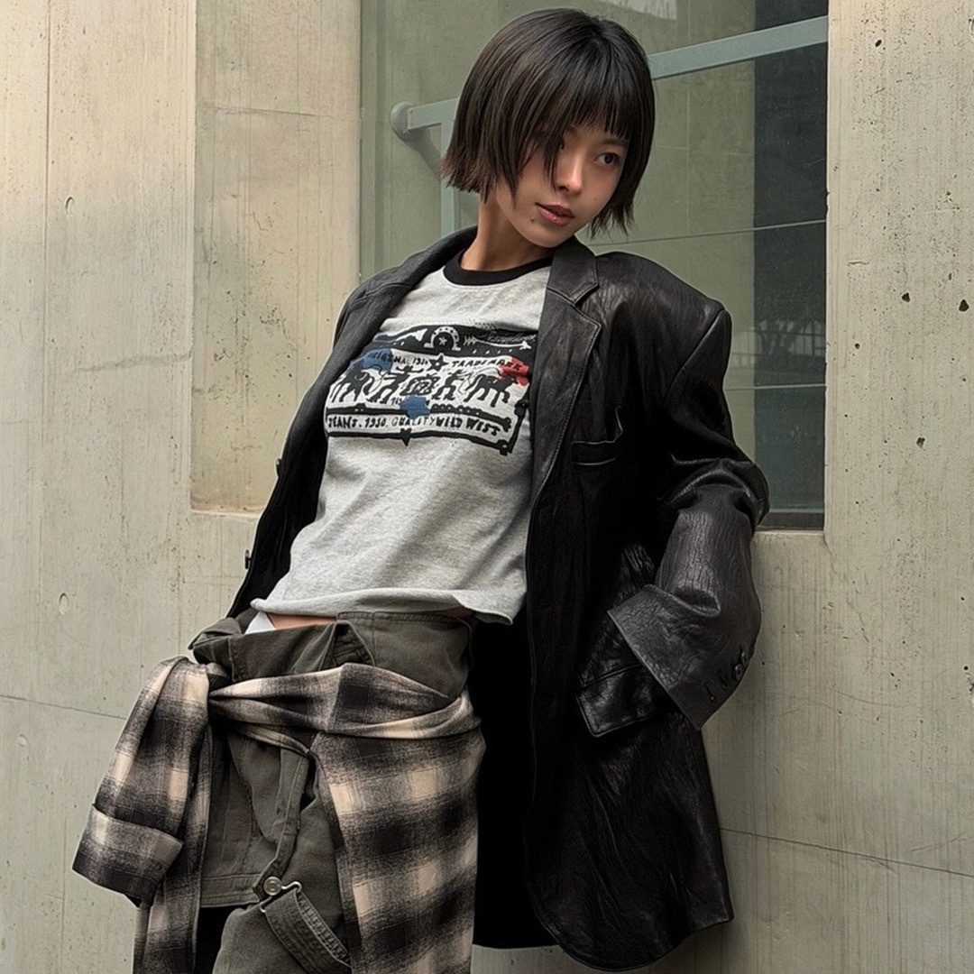 [KREAM 단독] Thevinylhouse Cowboy Pictogram Raglan LS Tee Black 착용 스타일
