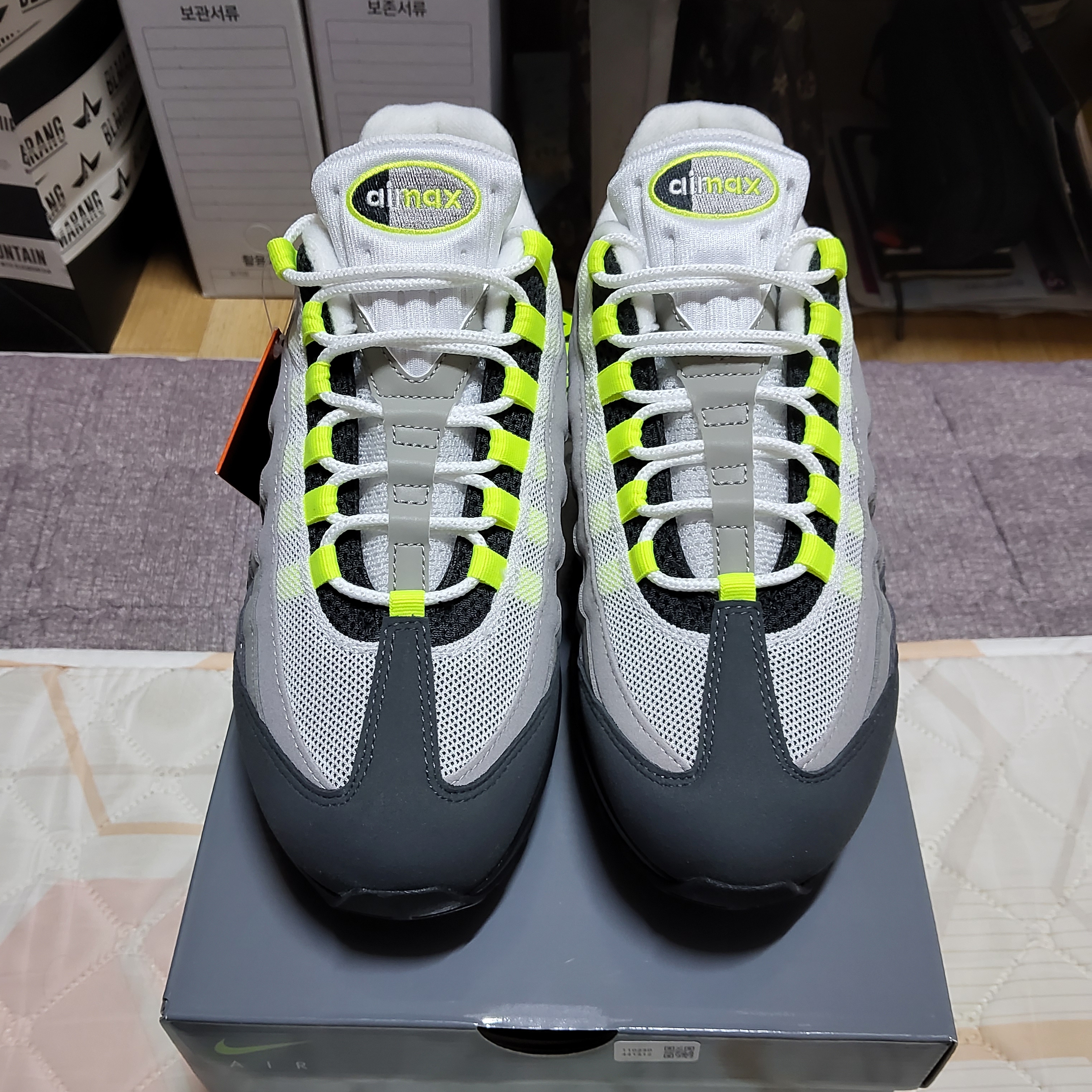 Nike Air Max 95 OG Neon 착용 스타일 - 1