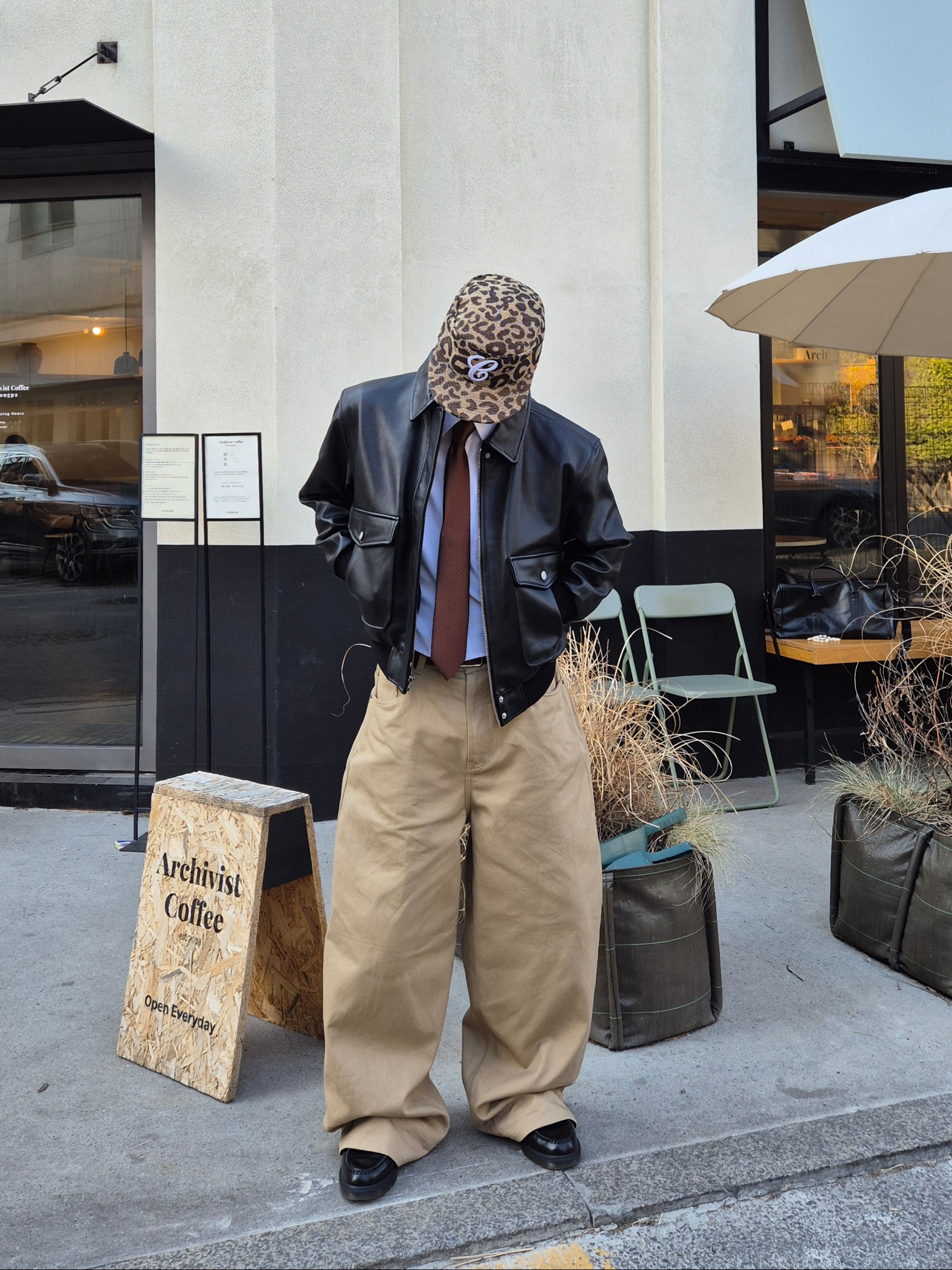 Dr. Martens Adrian Smooth Black 착용 스타일 - 4