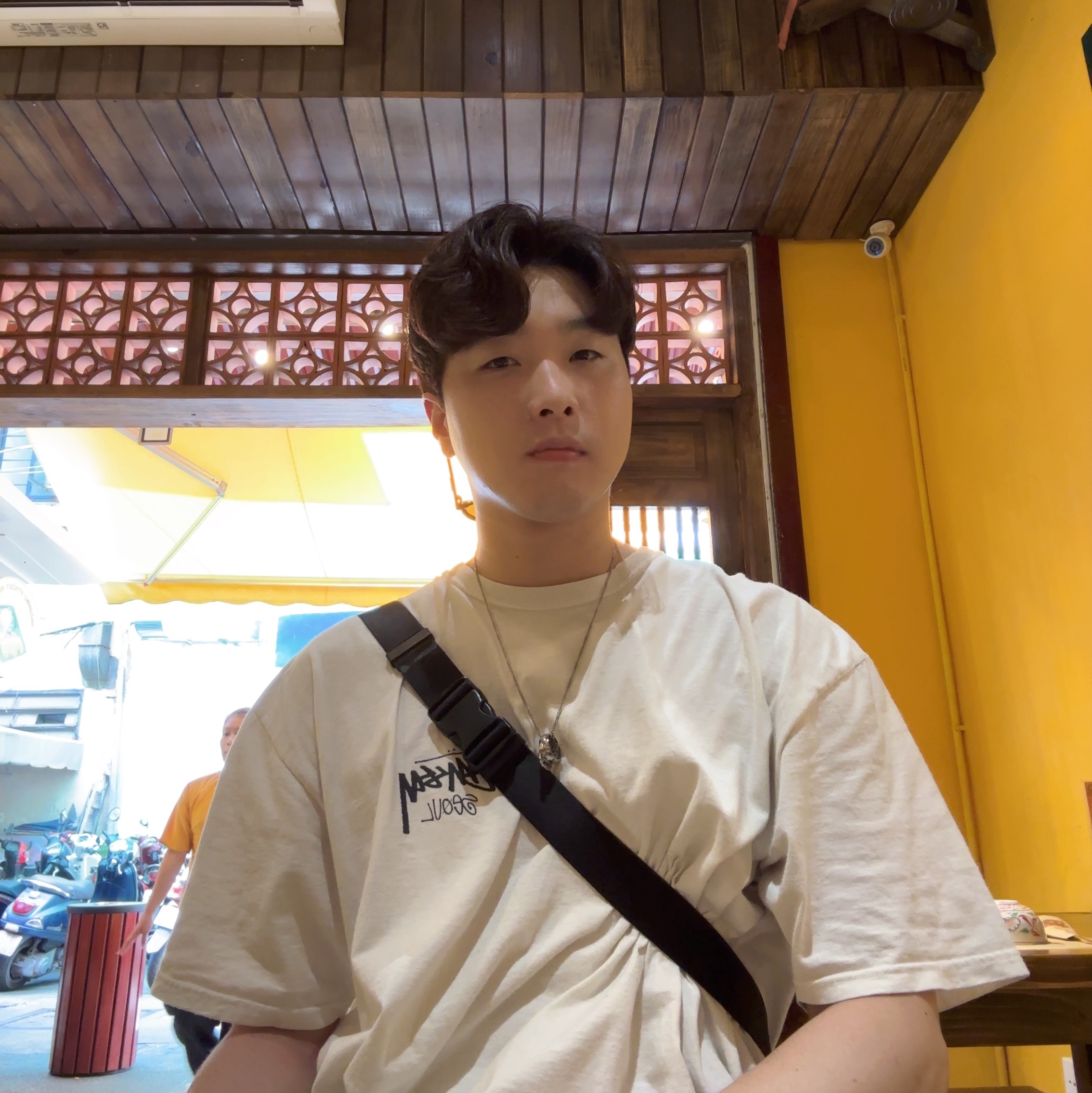 Stussy Stock Seoul T-Shirt White, Louis Vuitton Monogram Charms Necklace Silver 착용 스타일 - 1