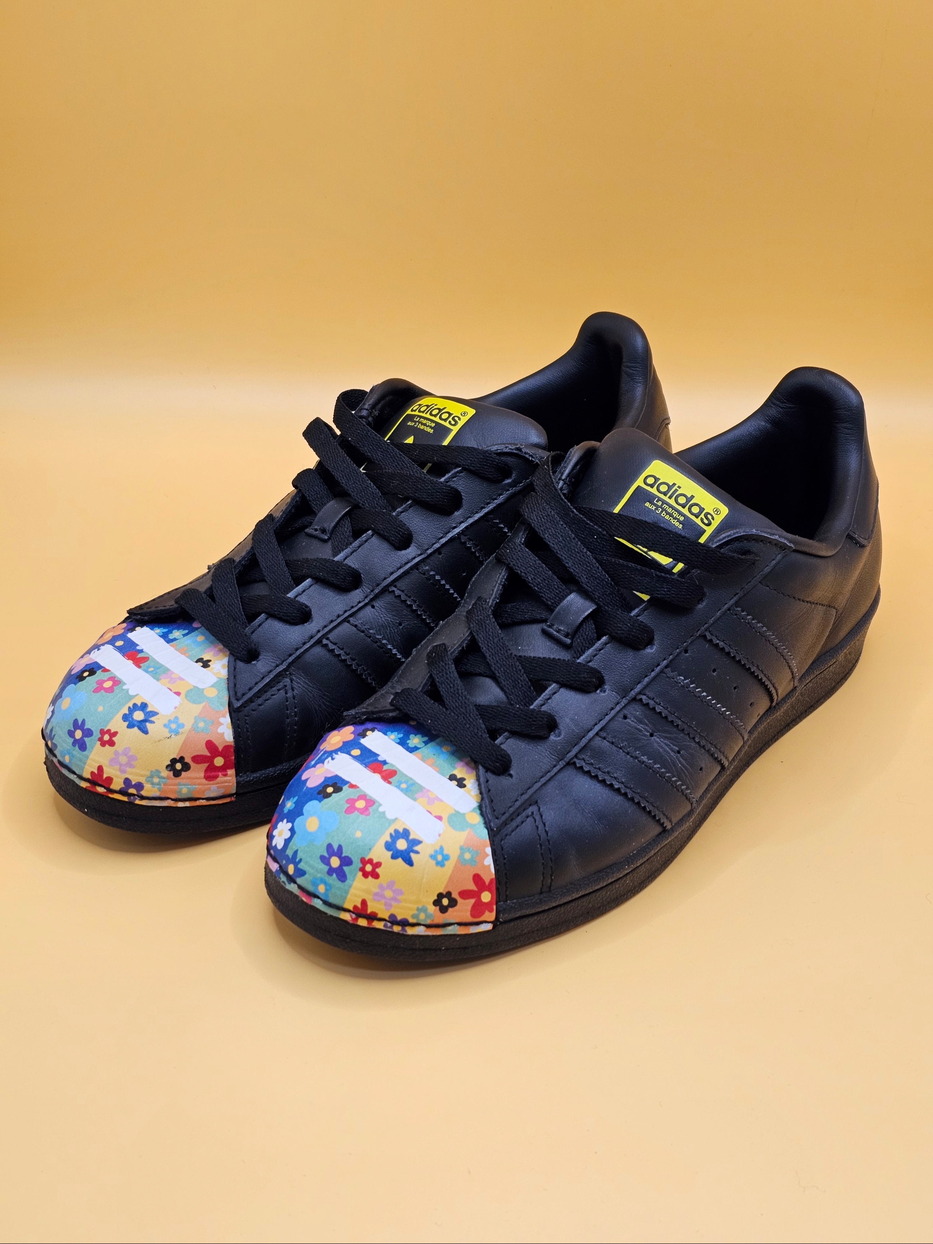 Adidas x Pharrell Williams Superstar Supershell Black 착용 스타일