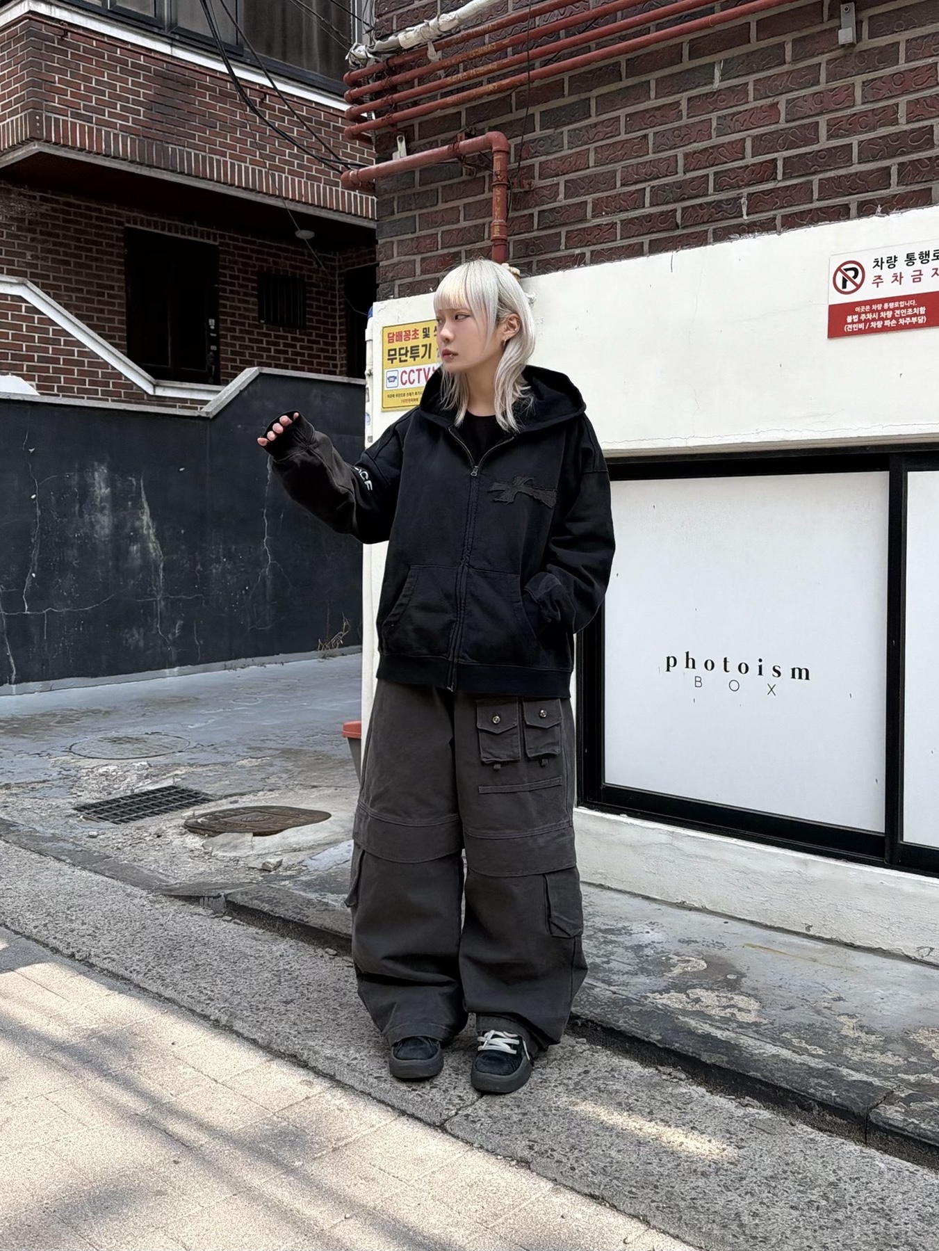 ETCE Washed Sacrifice Hood Zip Up Black 착용 스타일 - 3