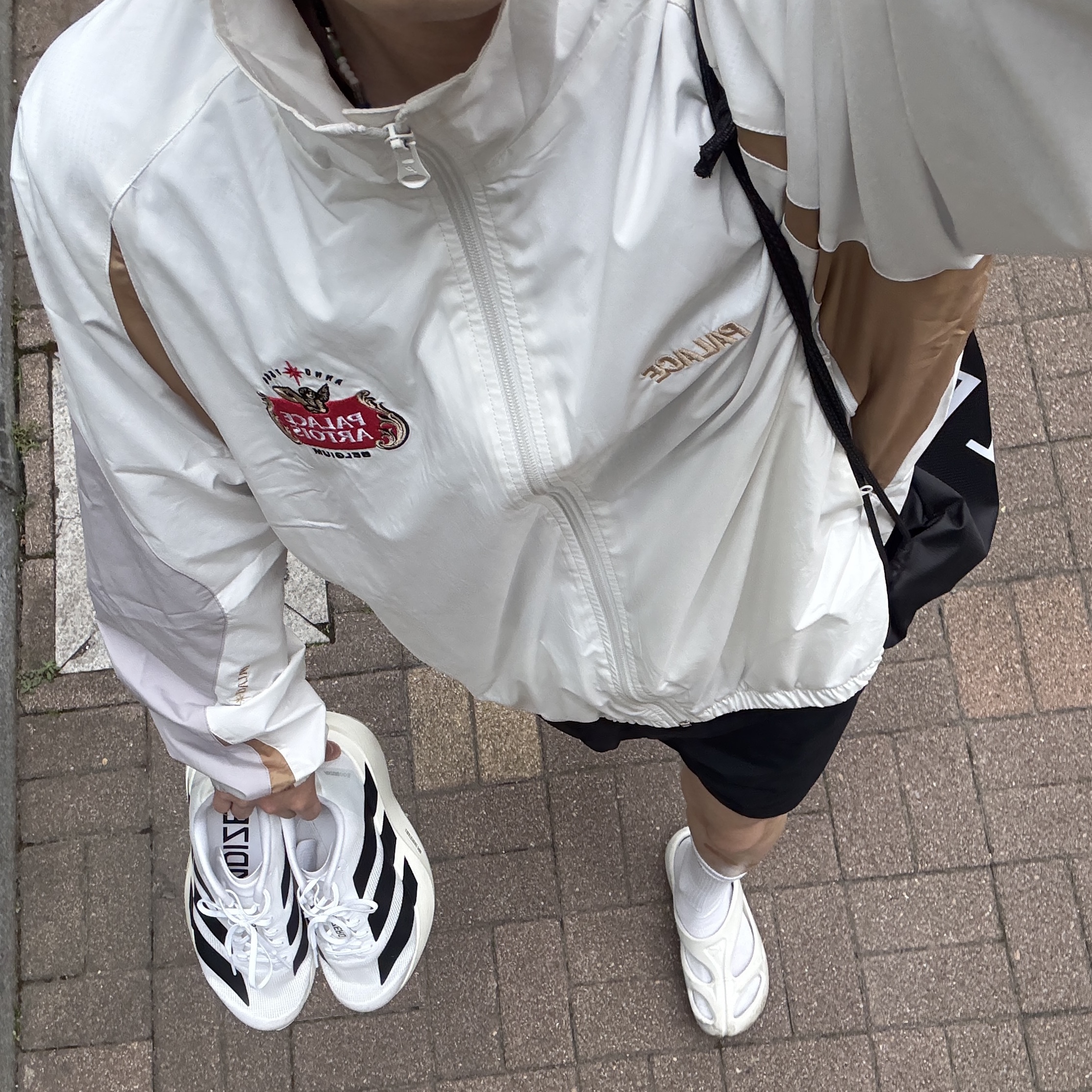 Palace x Stella Artois Light Court Jacket White - 24SS, (W) Keen Shanti White Black 착용 스타일 - 1