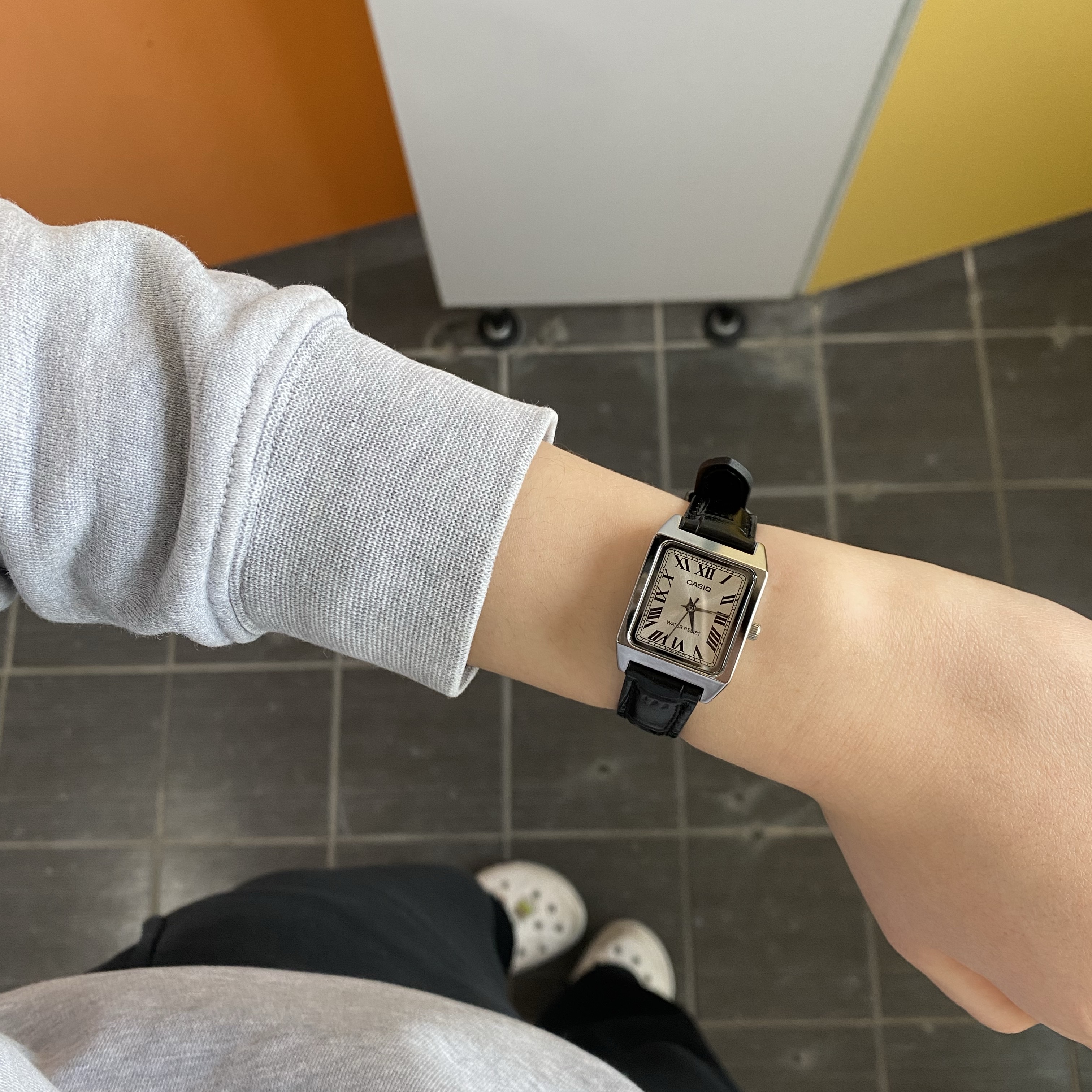 Casio LTP-V007L-7B1 착용 스타일
