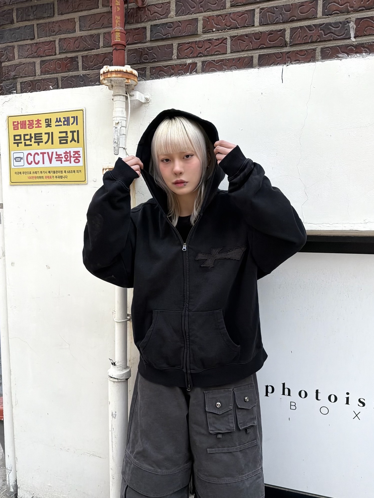 ETCE Washed Sacrifice Hood Zip Up Black 착용 스타일 - 5