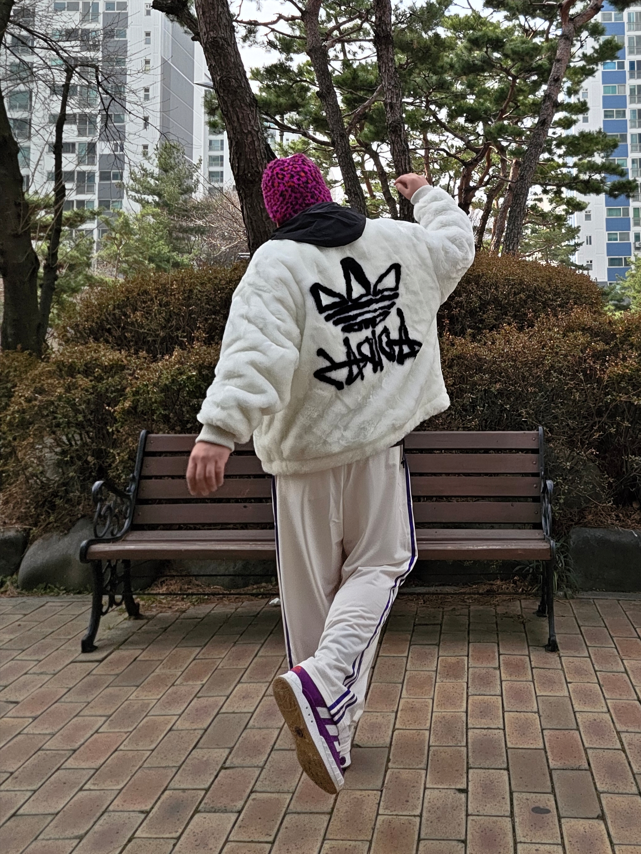 Stussy Skullcap Leopard Pink, Adidas Originals Track Pants Ambient Sky White - KR Sizing 착용 스타일 - 3