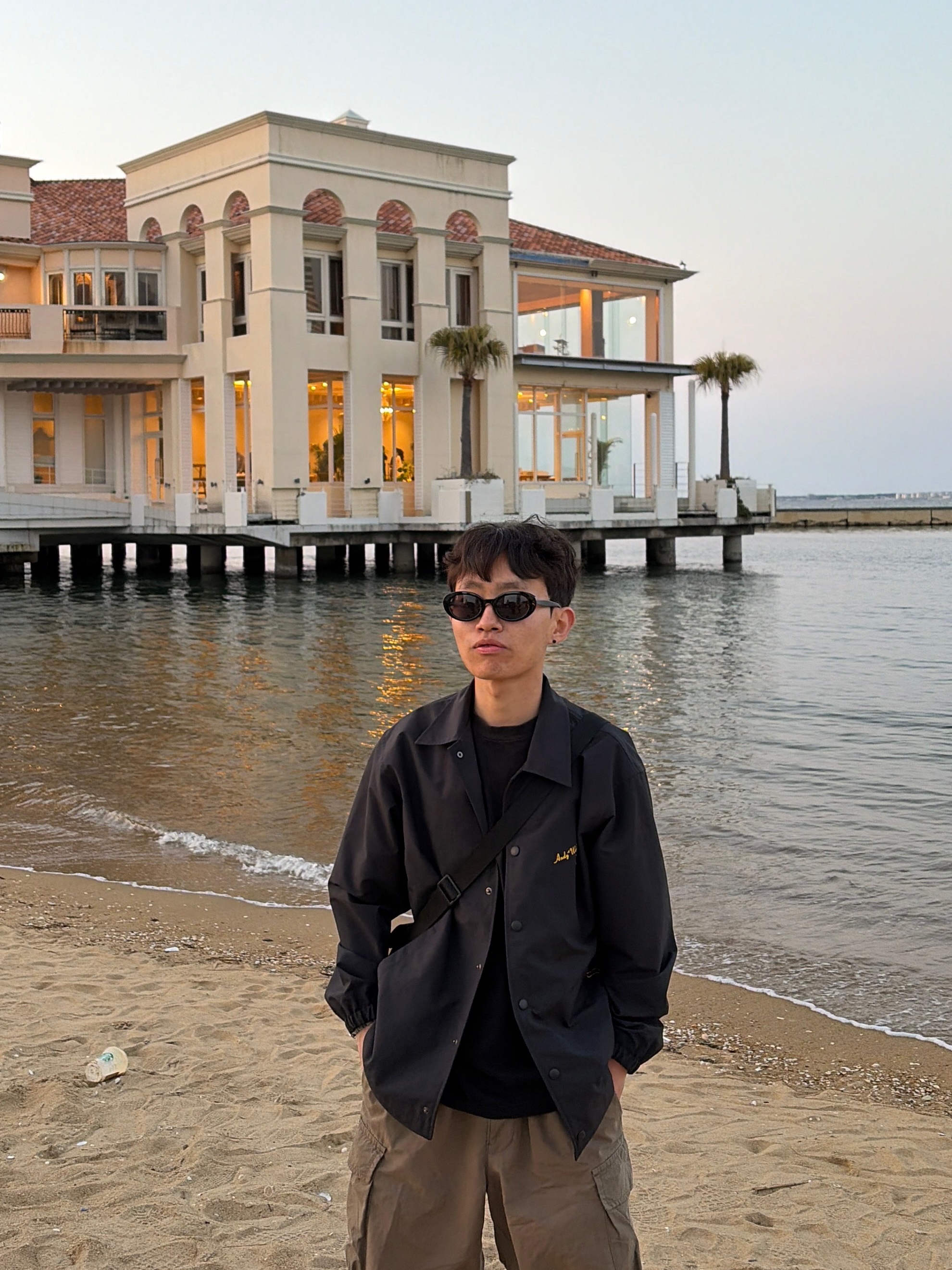 Montbell O.D. One Point Cap #2 Black, Uniqlo UT x Kaws x Warhol Coach Jacket Black 착용 스타일 - 3