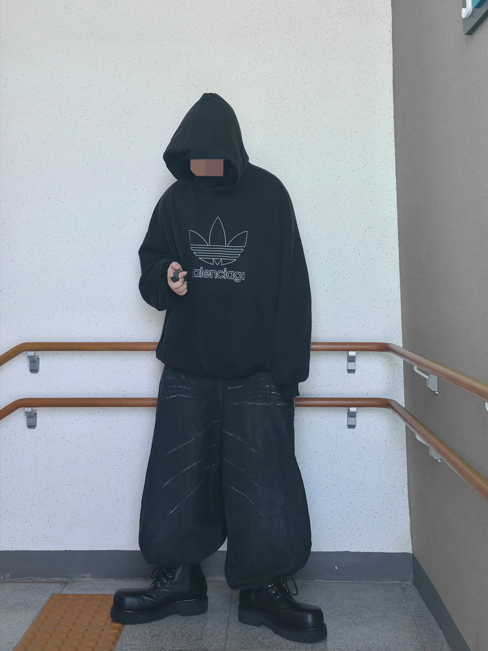 Balenciaga x Adidas Hoodie Large Fit Black, LOSTGARDEN Phantom 착용 스타일 - 2