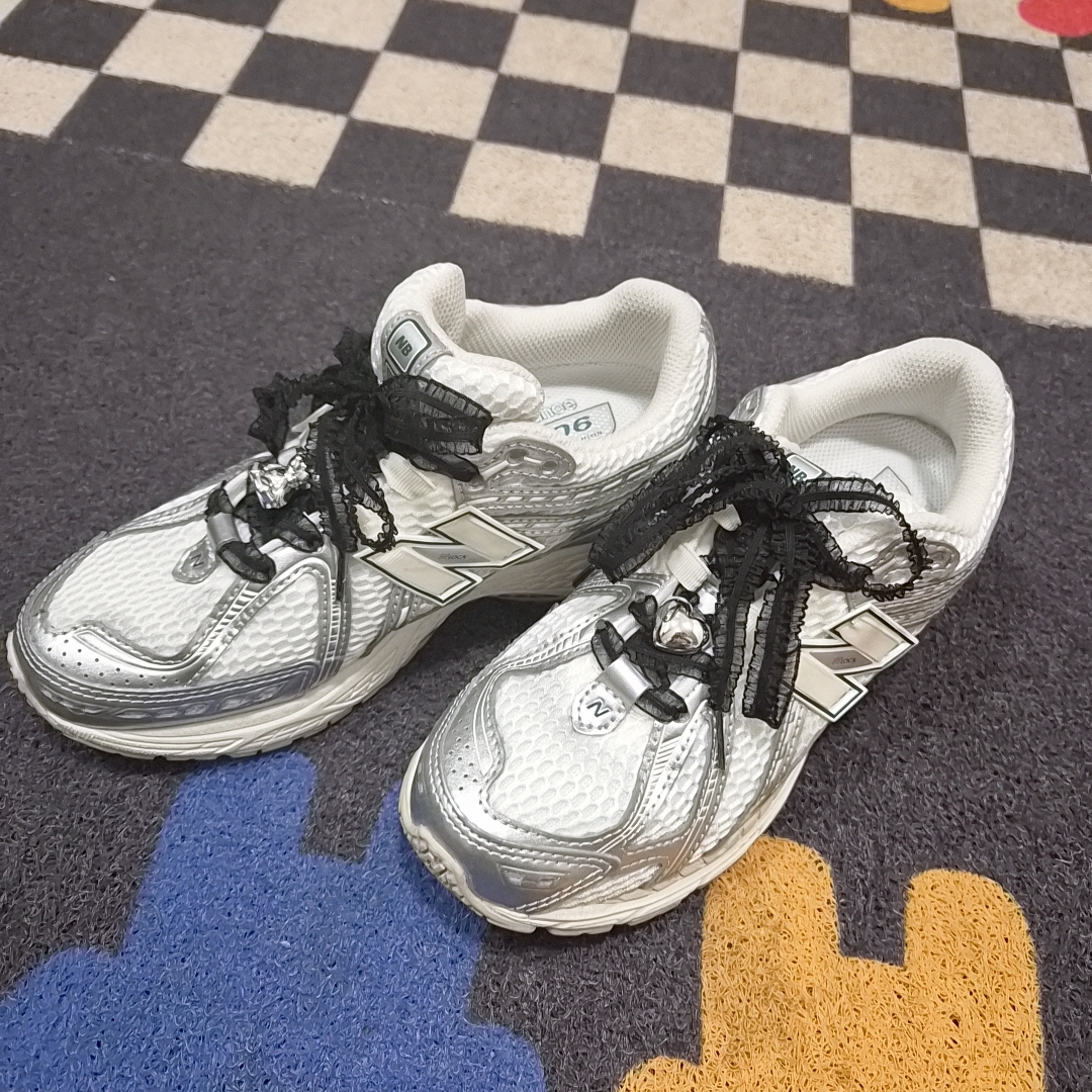 New Balance 1906R Silver Metallic Sea Salt 착용 스타일