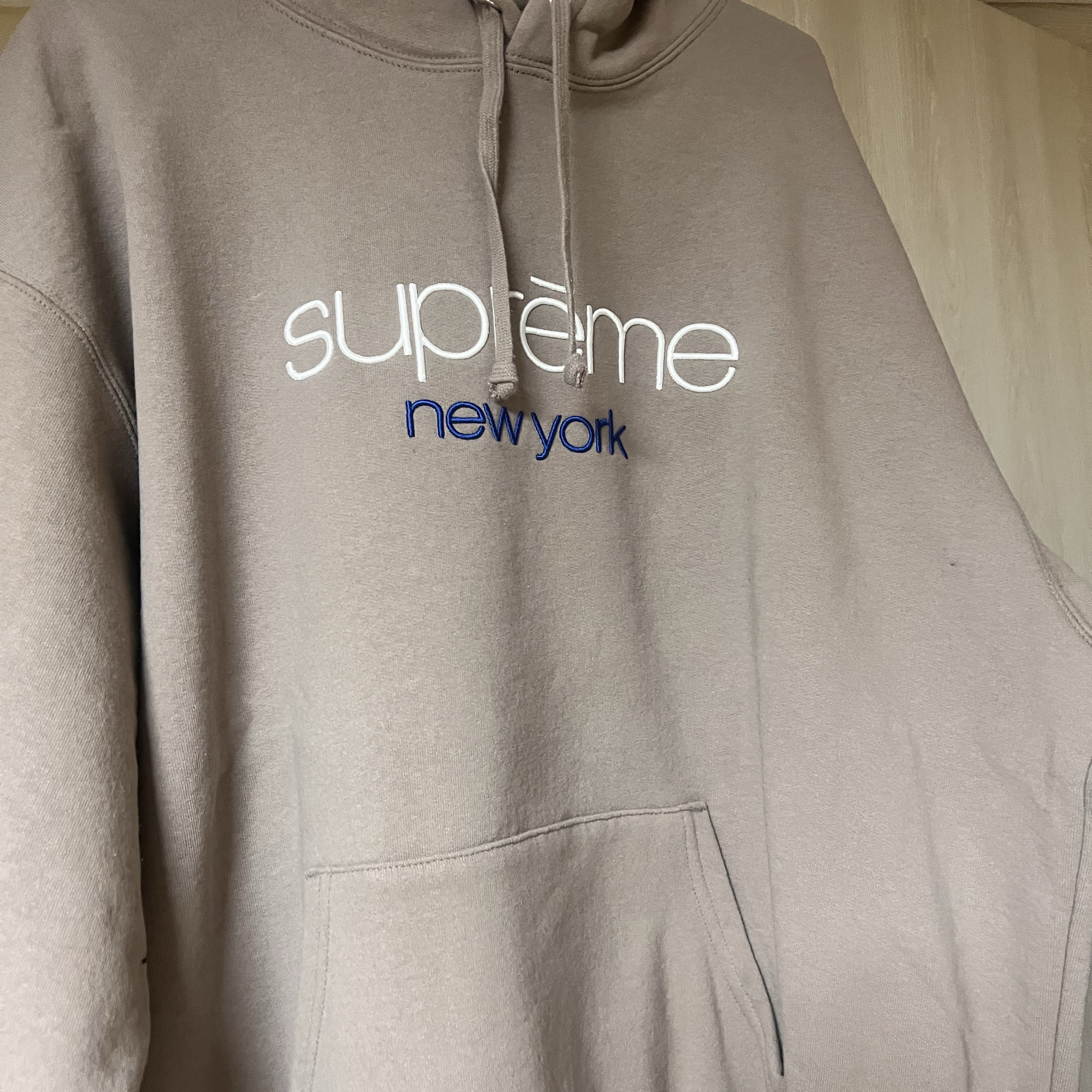 Supreme Classic Logo Hooded Sweatshirt Taupe - 26SS 착용 스타일 - 2