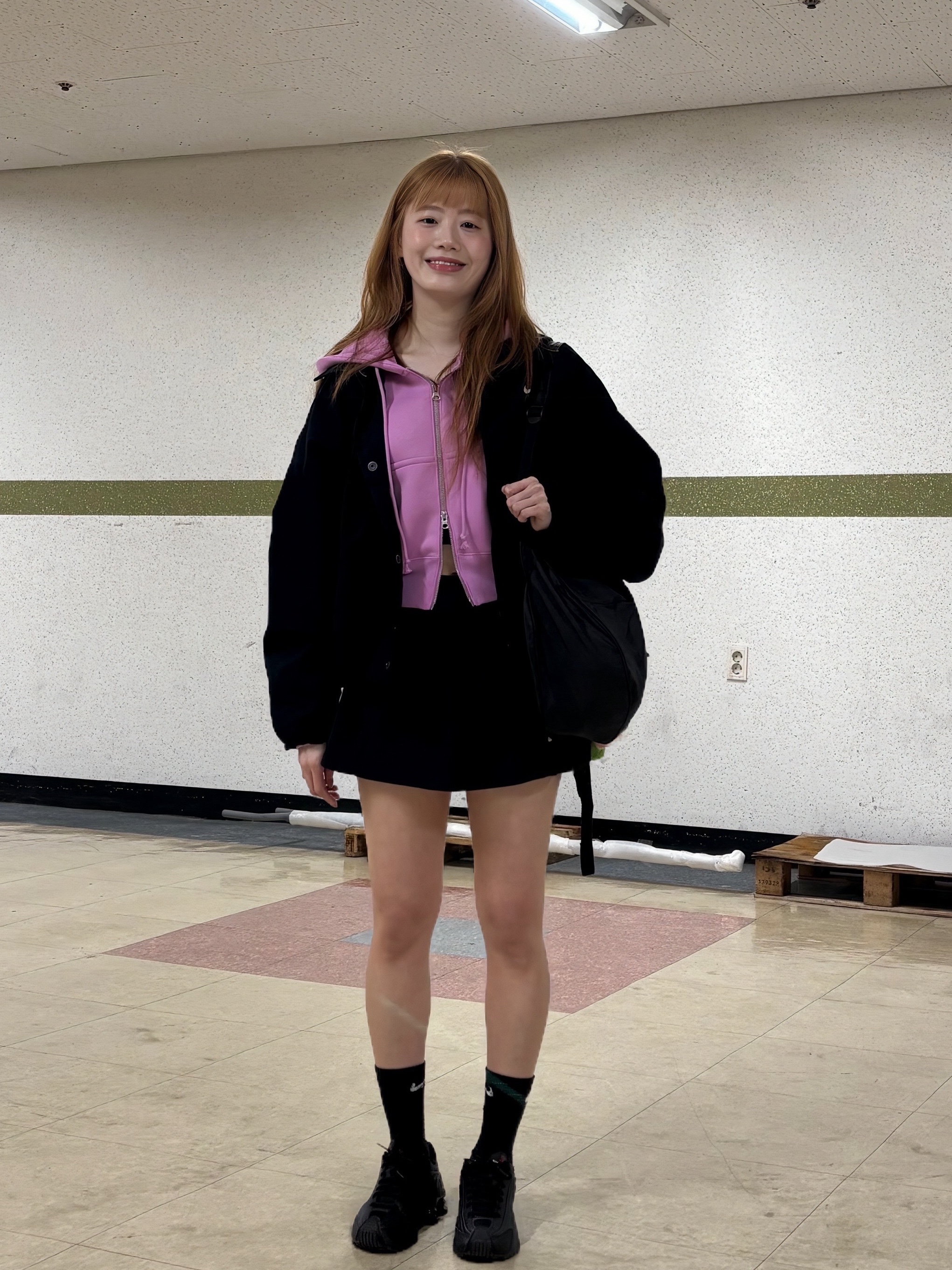 Mischief Lightweight Zip Around Backpack Black, (W) Nike Shox R4 Black 착용 스타일 - 4