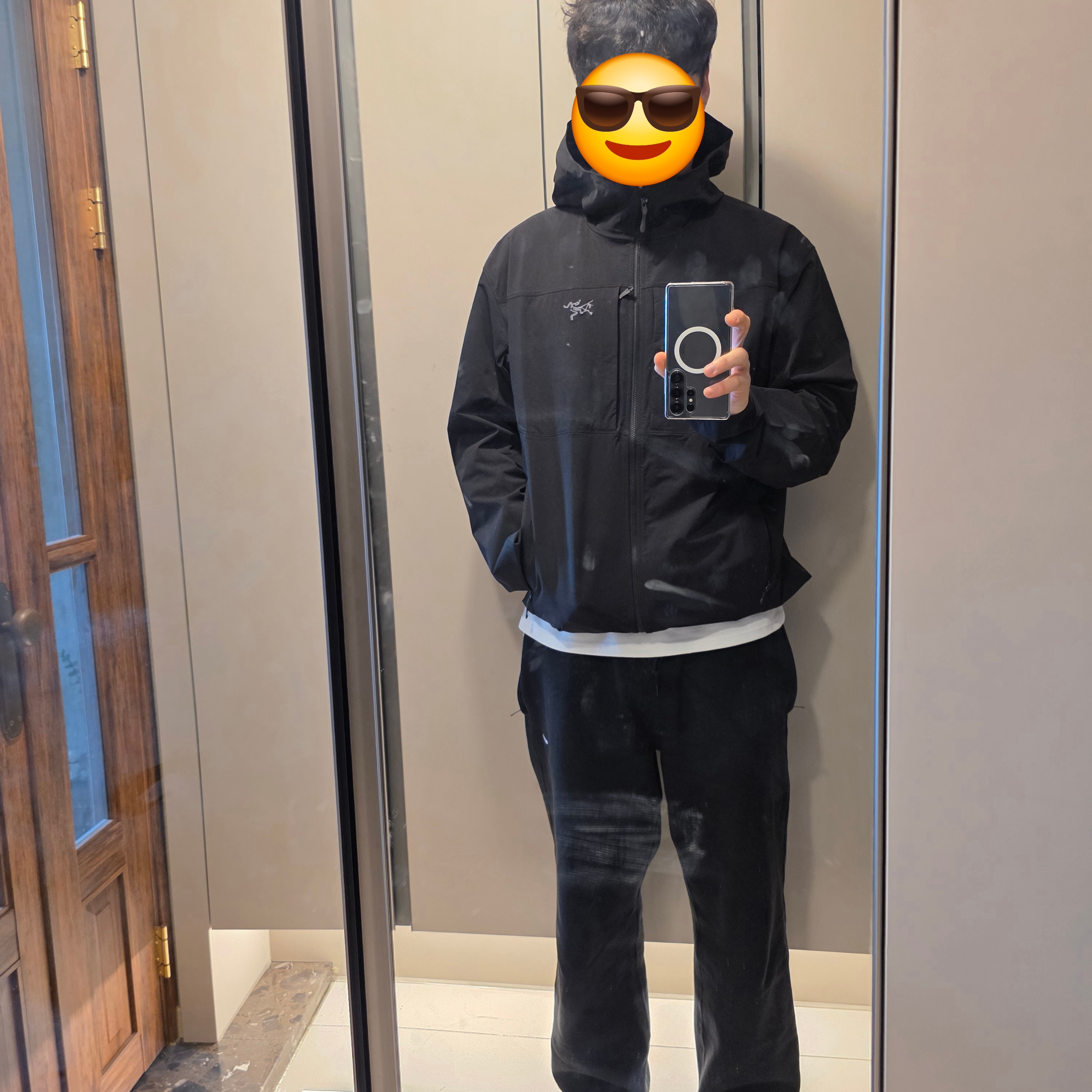 Arc'teryx Gamma Hoody Black 착용 스타일 - 1