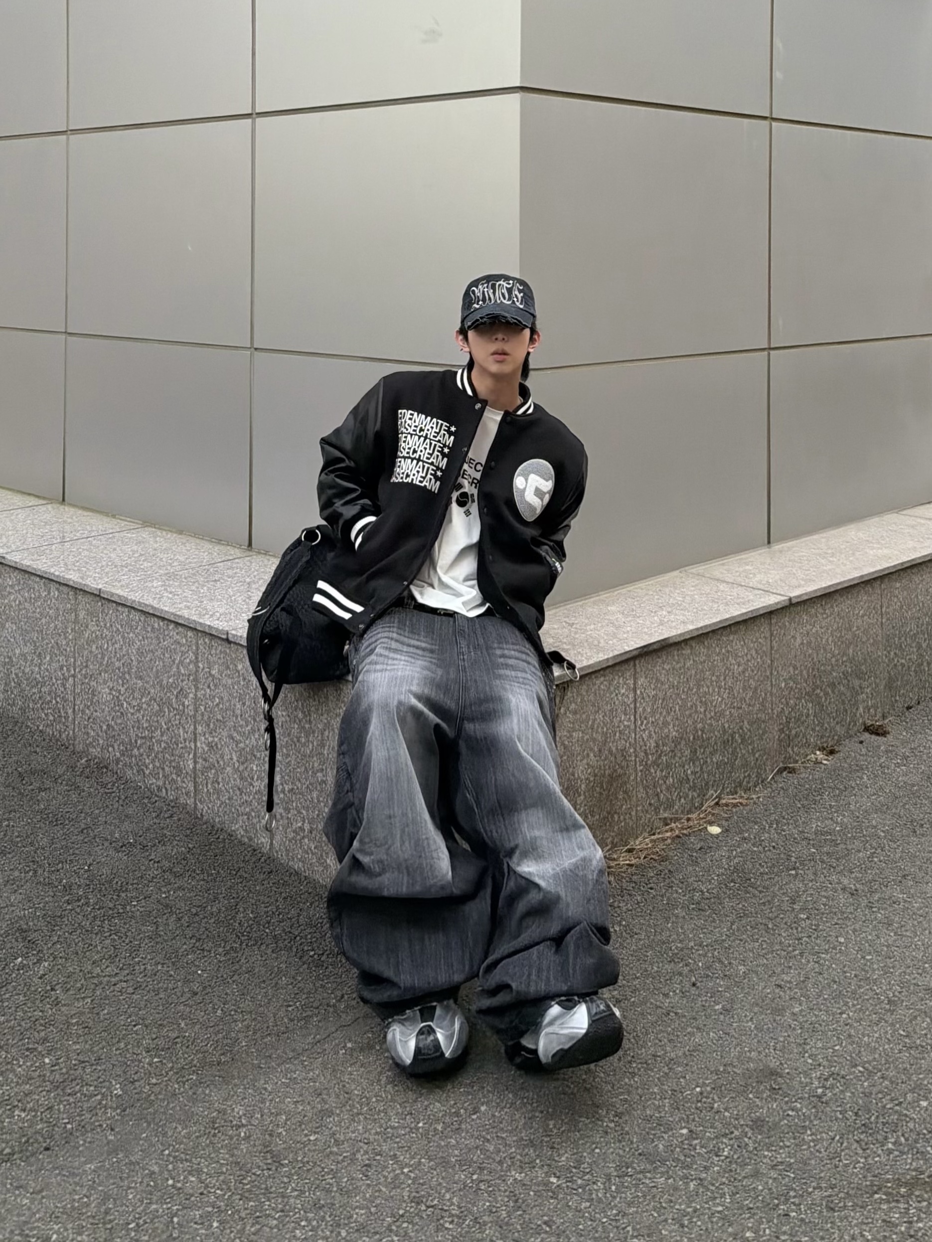 Basecream BCxEDENMATE Leather Varsity Jacket, Kamien Director Jean Black 착용 스타일 - 7