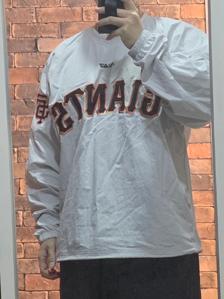 Palace x San Francisco Giants Shell Crew Grey - 26SS 착용 스타일