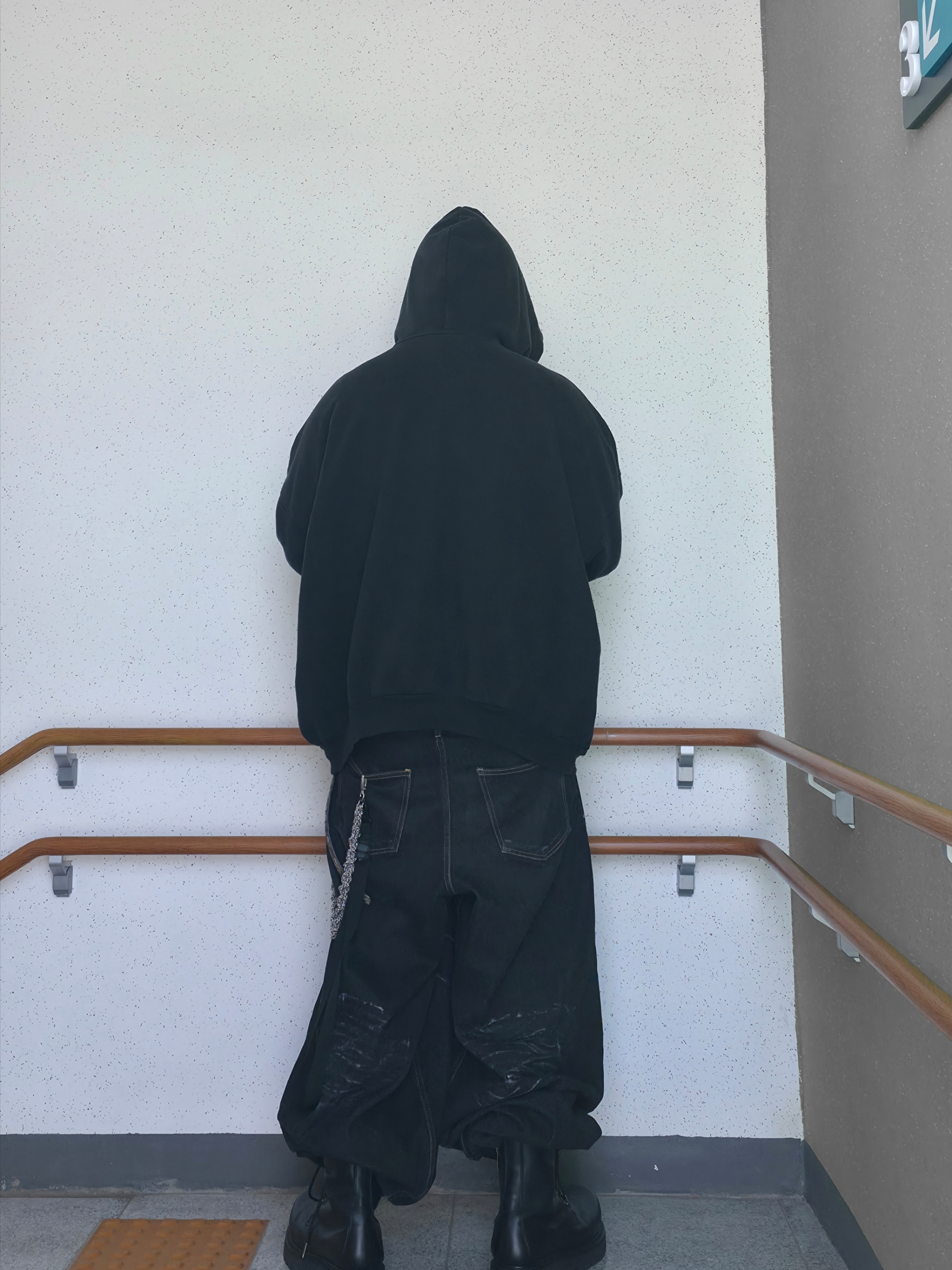 Balenciaga x Adidas Hoodie Large Fit Black, LOSTGARDEN Phantom 착용 스타일 - 7