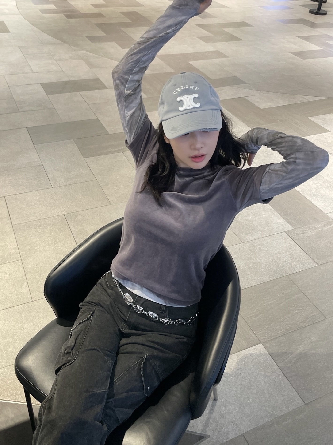 Celine Triomphe Gabardine Baseball Cap Black, Celine Light Cotton Gabardine Triomphe Cap Faded Grey 착용 스타일 - 3