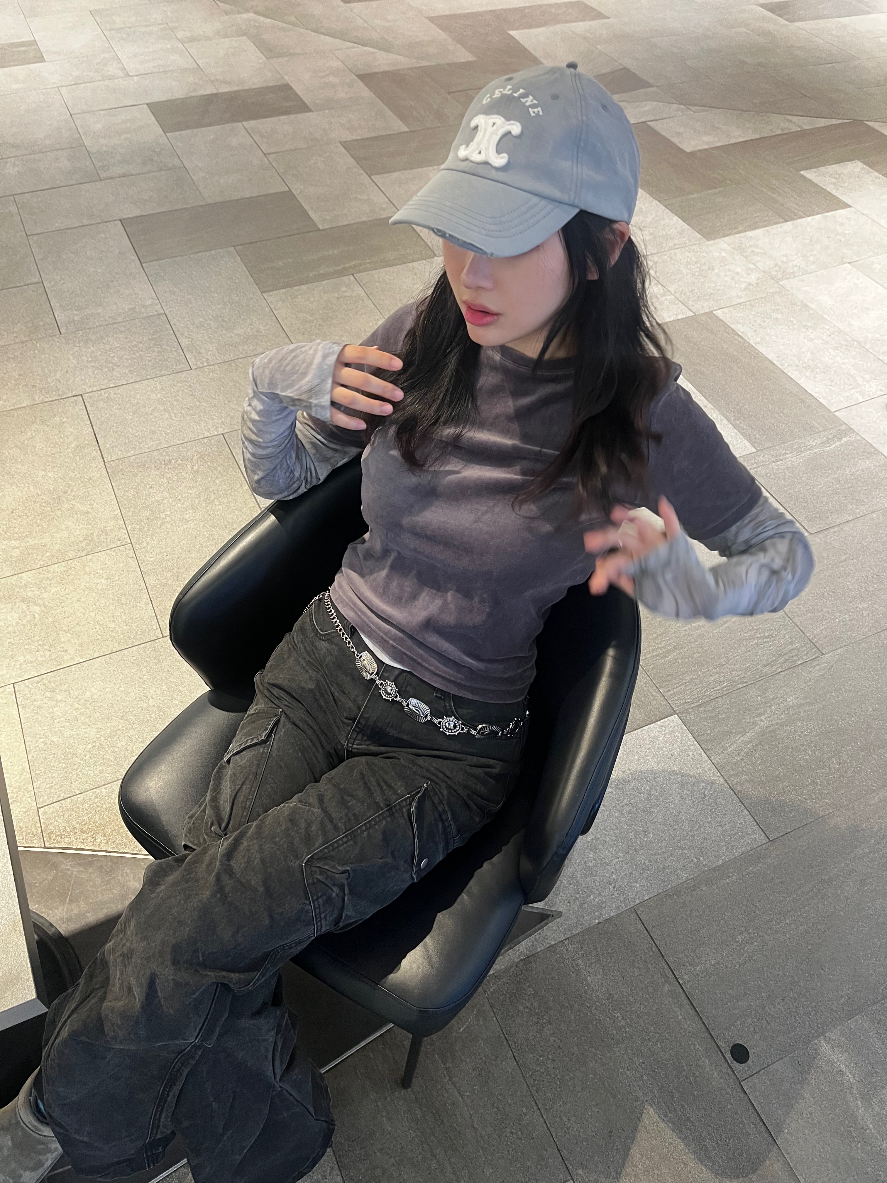 Celine Triomphe Gabardine Baseball Cap Black, Celine Light Cotton Gabardine Triomphe Cap Faded Grey 착용 스타일 - 1