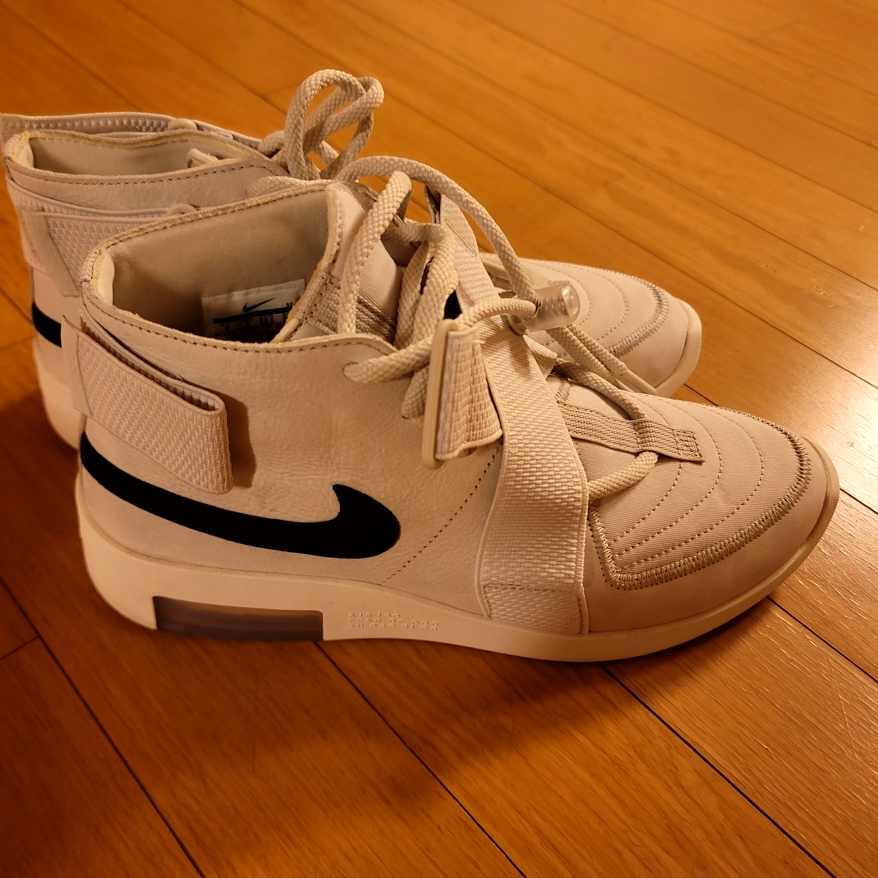 Nike x Fear of God Air Fear of God Raid Light Bone 착용 스타일 - 3