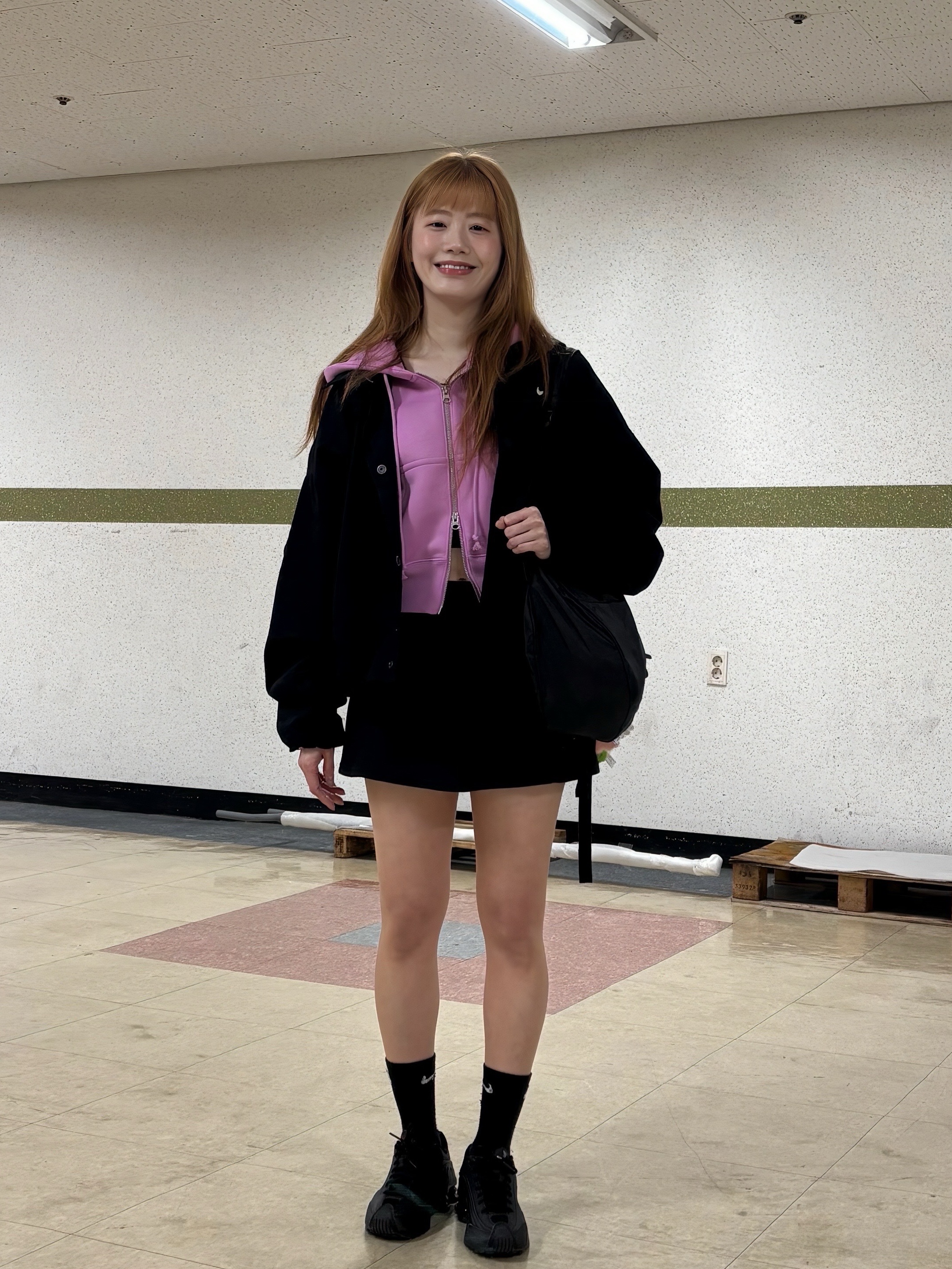 Mischief Lightweight Zip Around Backpack Black, (W) Nike Shox R4 Black 착용 스타일 - 3