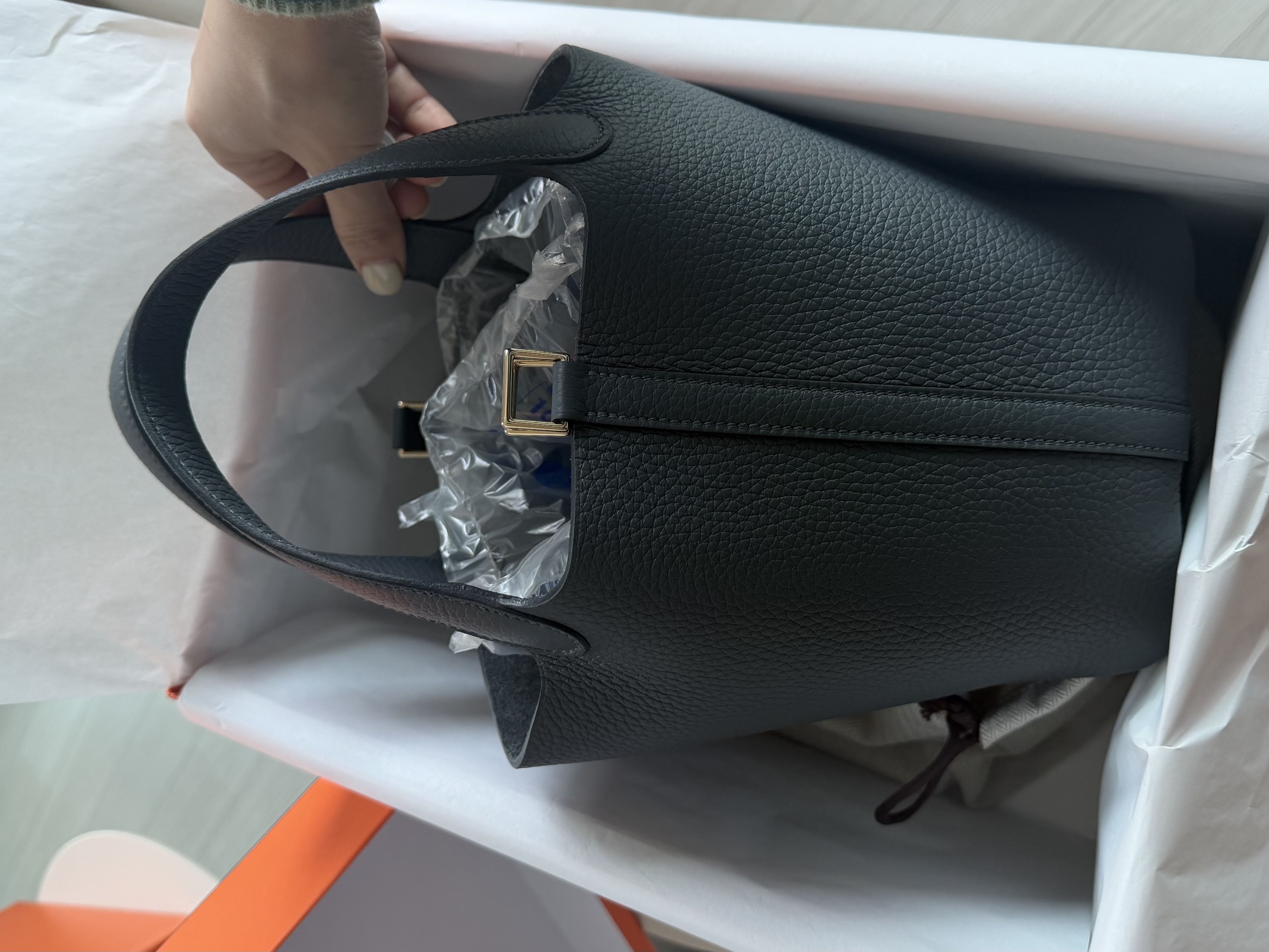 Hermes Picotin Lock 18 Bag Clemence & Permabrass Gris Misty 착용 스타일