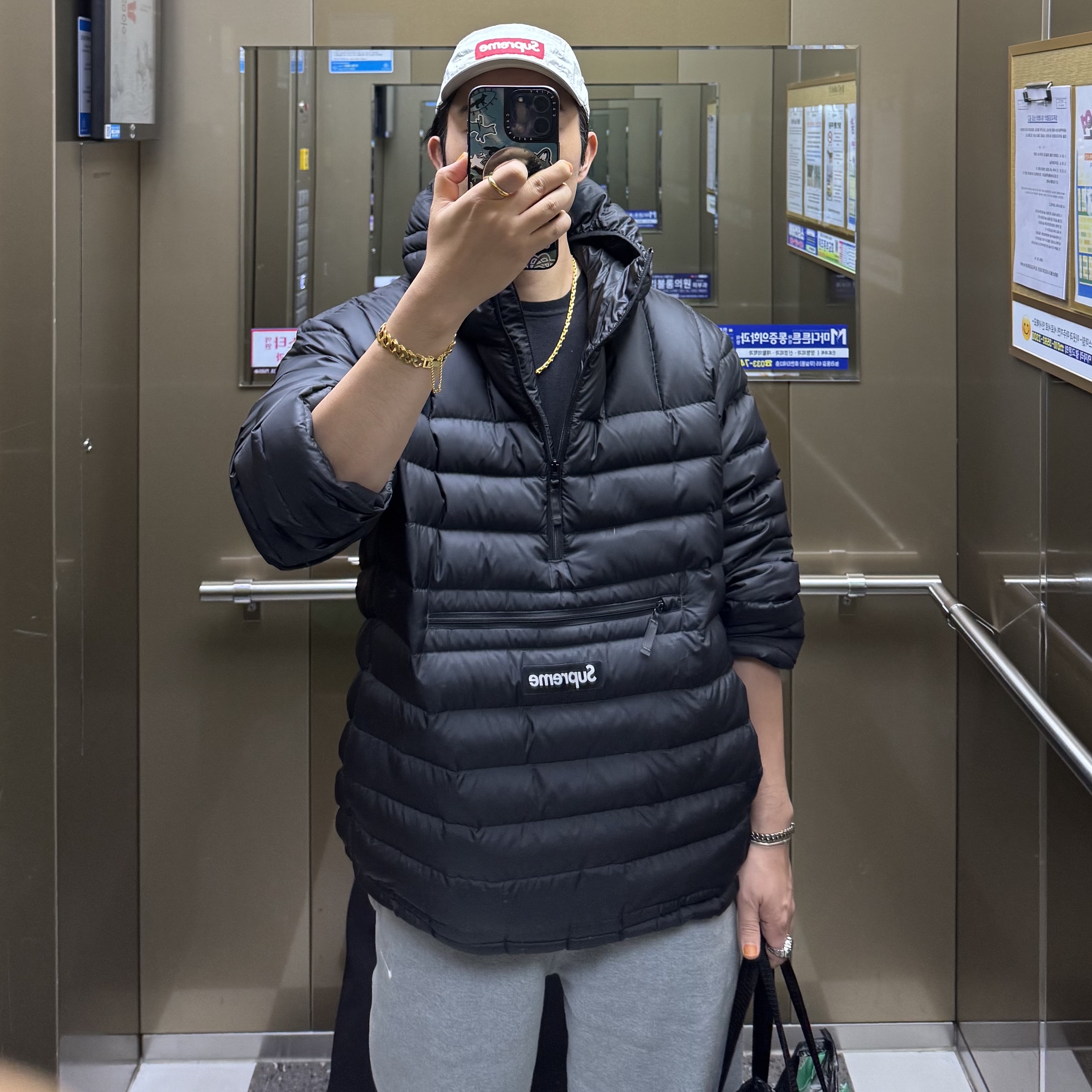 Supreme Gloss Ripstop Camp Cap Light Grey - 23FW, Supreme Micro Down Half Zip Hooded Pullover Black - 25FW 착용 스타일 - 1