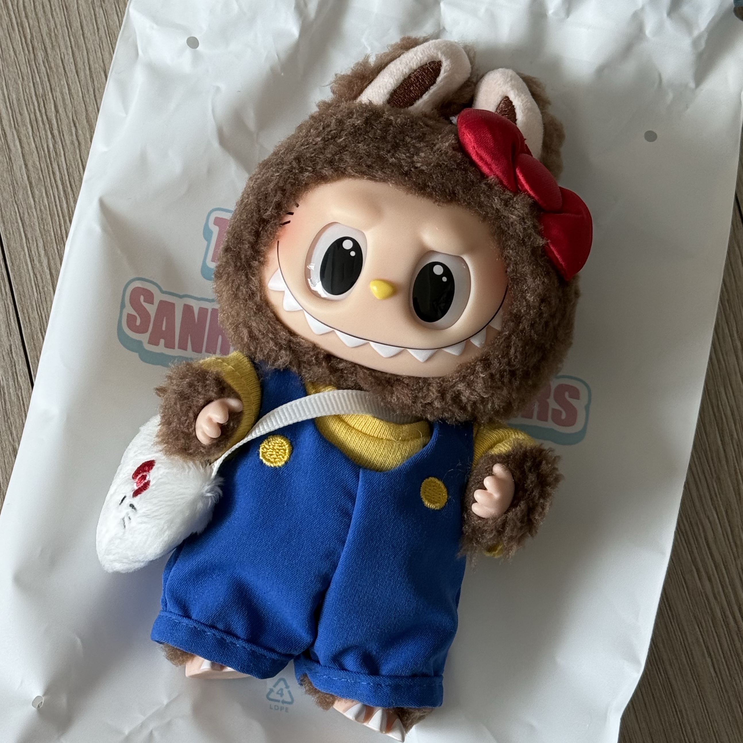 Pop Mart Labubu The Monsters x Hello Kitty And Friends Series Plush Pendant Classic Hello Kitty (Opened Case) 착용 스타일
