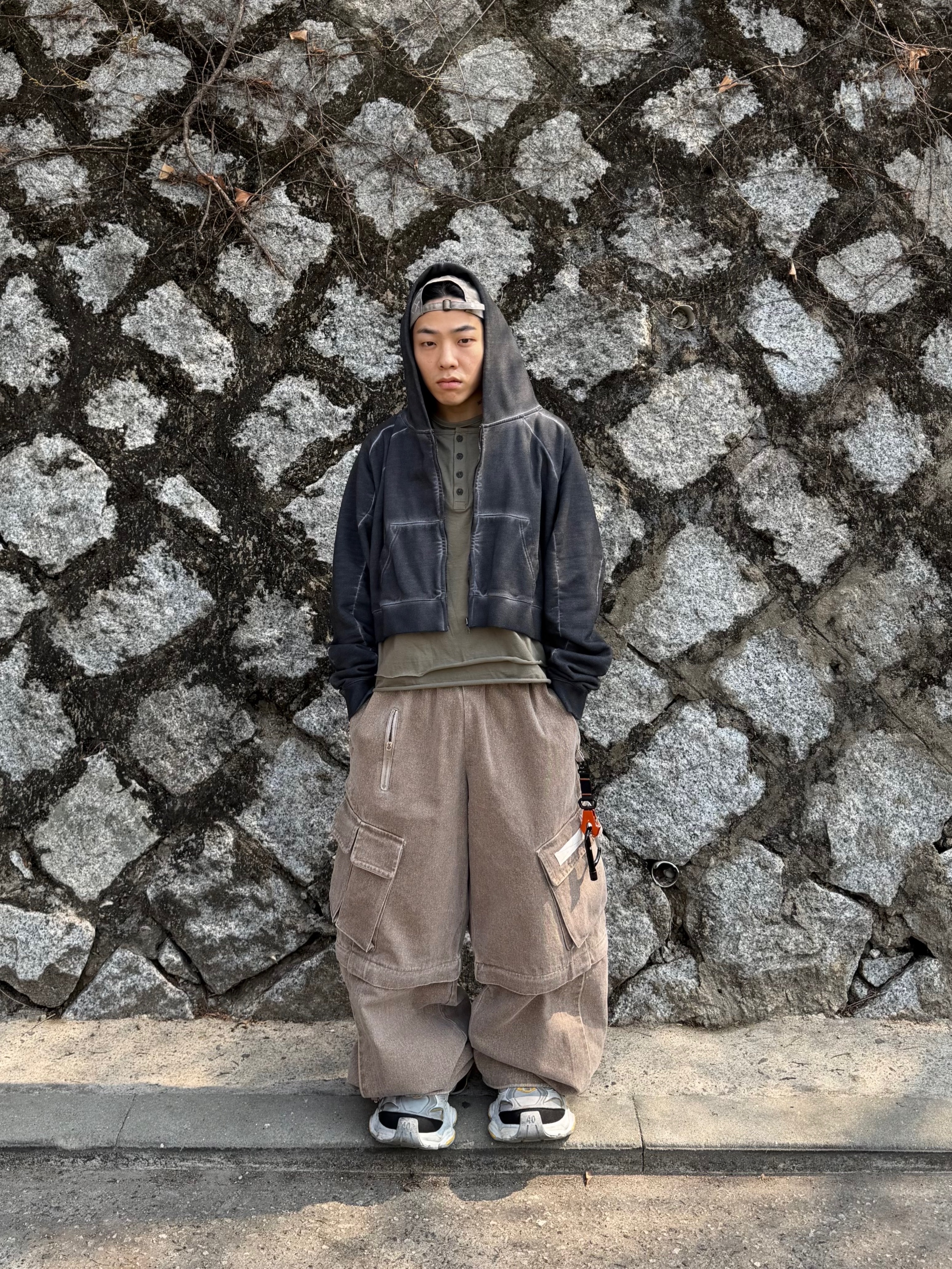 Balenciaga Cargo Sneakers Grey Black Yellow, [KREAM Exclusive] Aoiro 6-Panel Bone A/N Cap Mud 착용 스타일 - 1