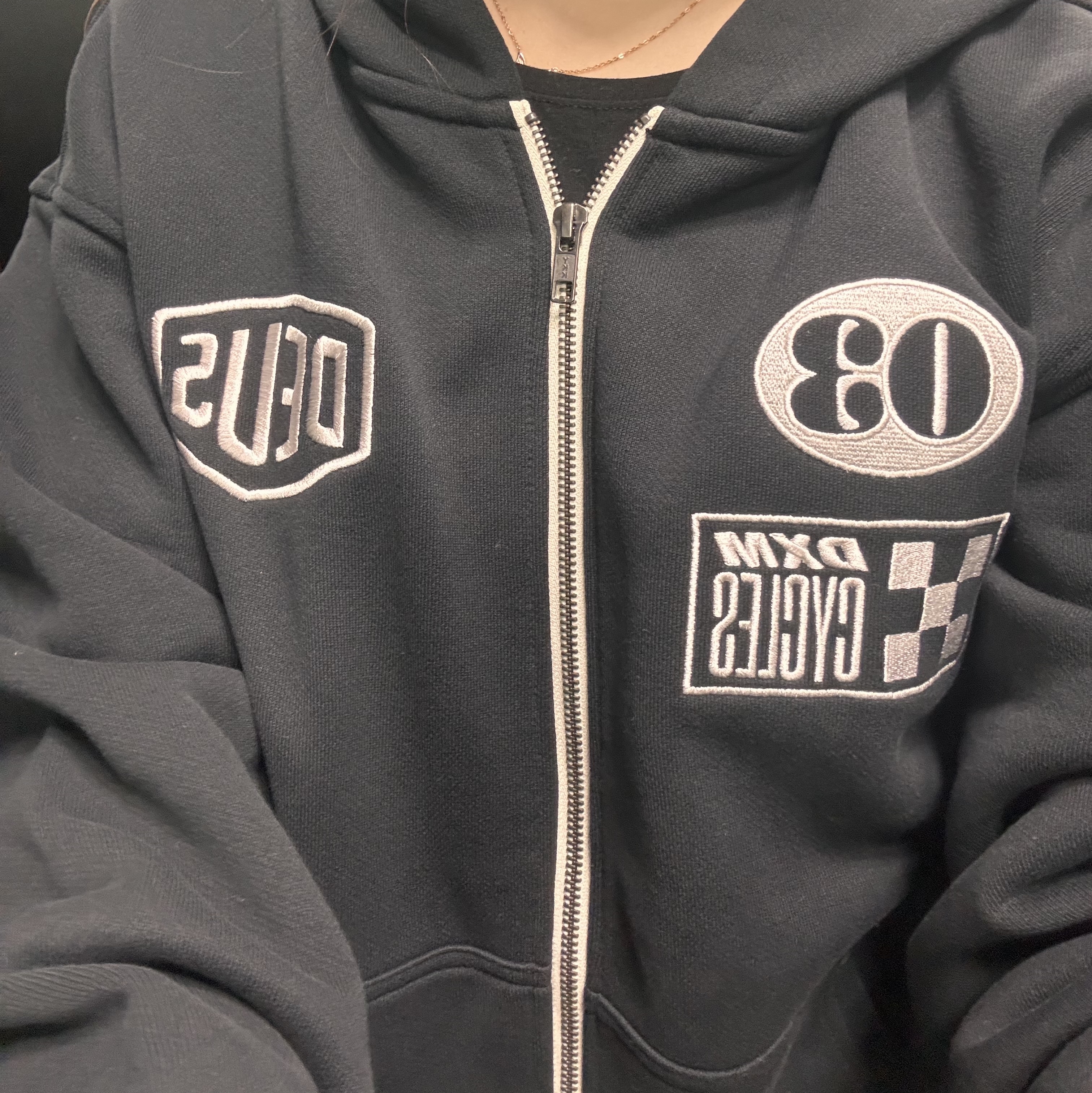Deus Ex Machina College Address Hoodie Zip Up Black, Deus Ex Machina Drifter Hoodie Zip Up Black 착용 스타일 - 2