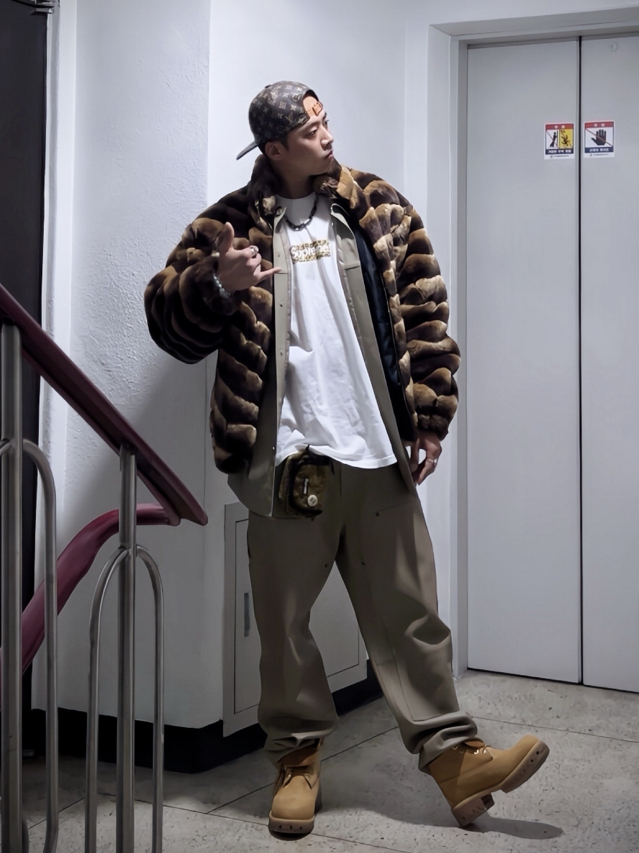 Supreme Faux Fur Jacket Brown - 24SS, Supreme Leather S/S Work Shirt Tan - 23FW 착용 스타일