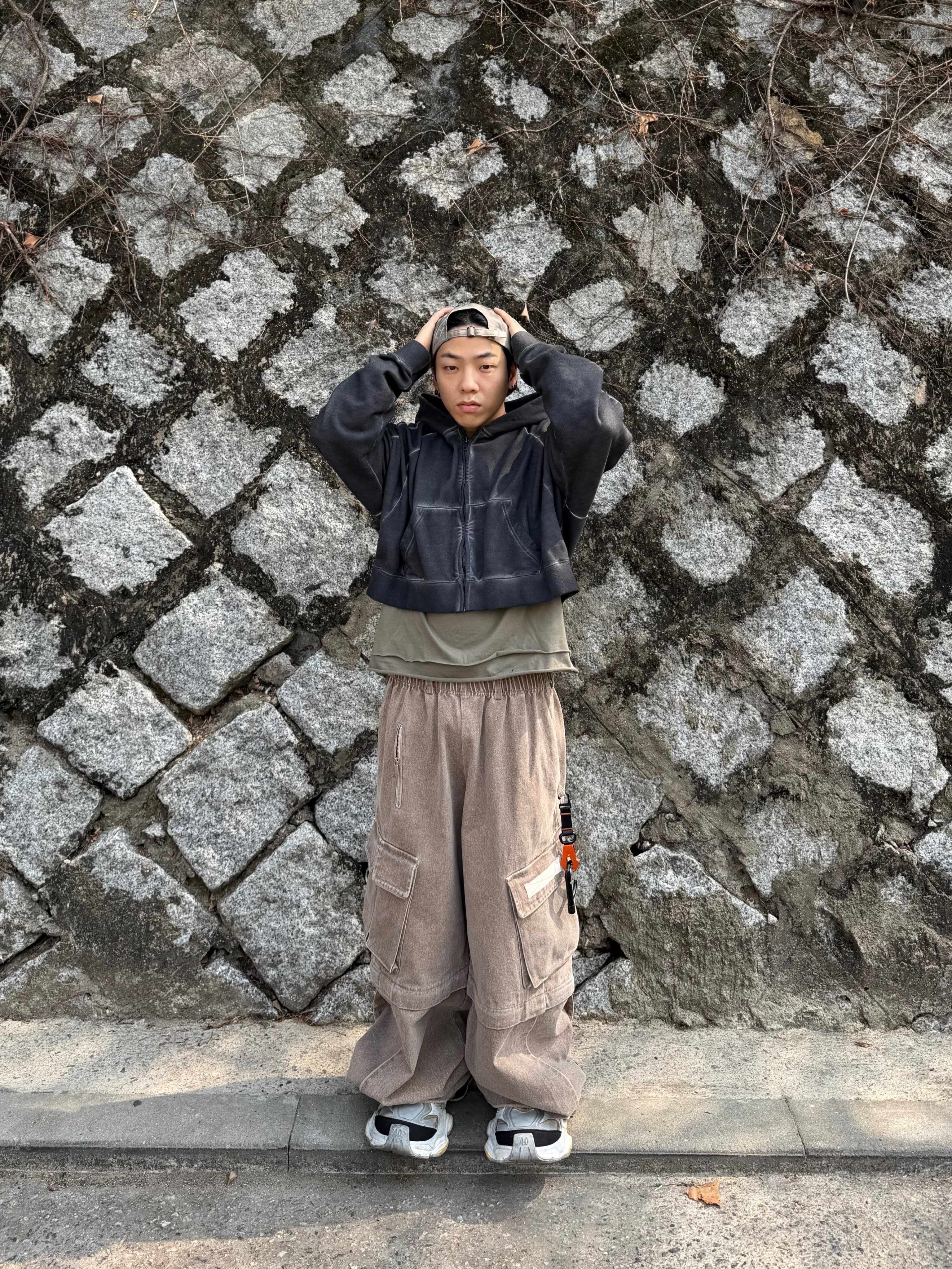 Balenciaga Cargo Sneakers Grey Black Yellow, [KREAM Exclusive] Aoiro 6-Panel Bone A/N Cap Mud 착용 스타일 - 3
